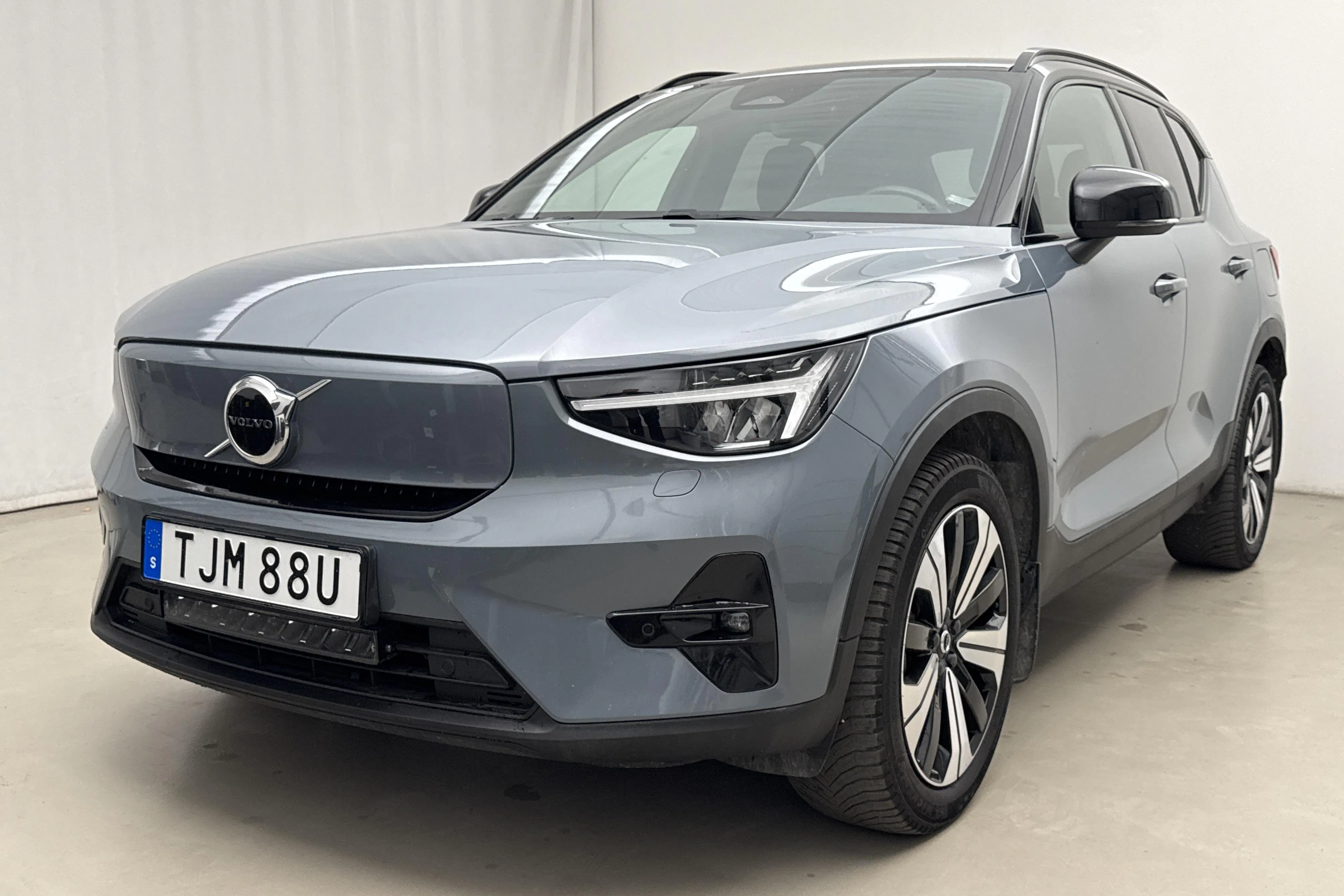 Presentationsfoto 1 av 22: Volvo XC40 P8 Recharge Twin AWD (408hk) - 9 996 mil - Automat - grå - 2023