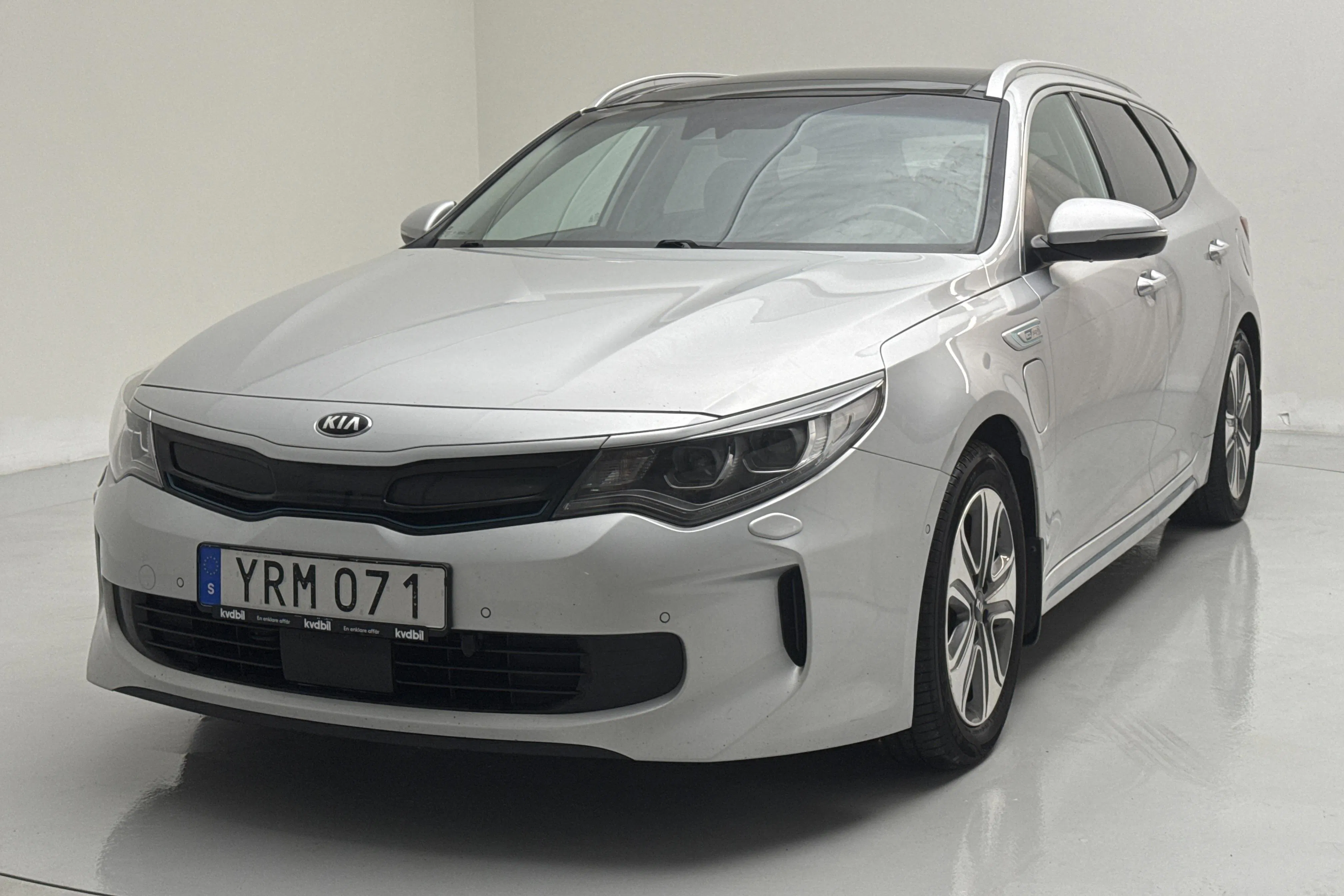 Presentation photo 1 of 19: KIA Optima 2.0 GDi Plug-in Hybrid SW (205hk) - 193 140 km - Automatic - gray - 2018