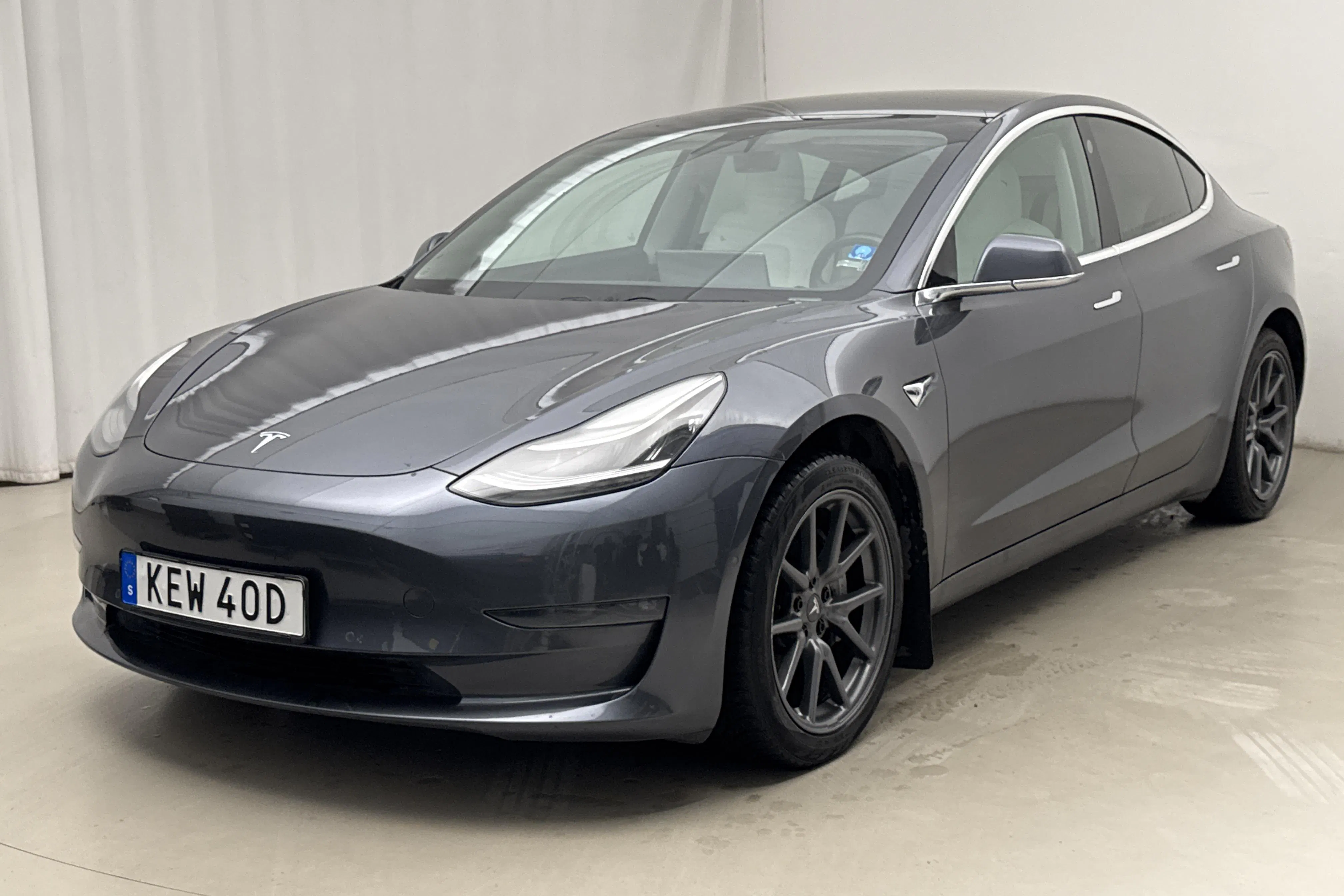 Presentationsfoto 1 av 24: Tesla Model 3 Long Range Dual Motor AWD - 15 622 mil - Automat - grå - 2019