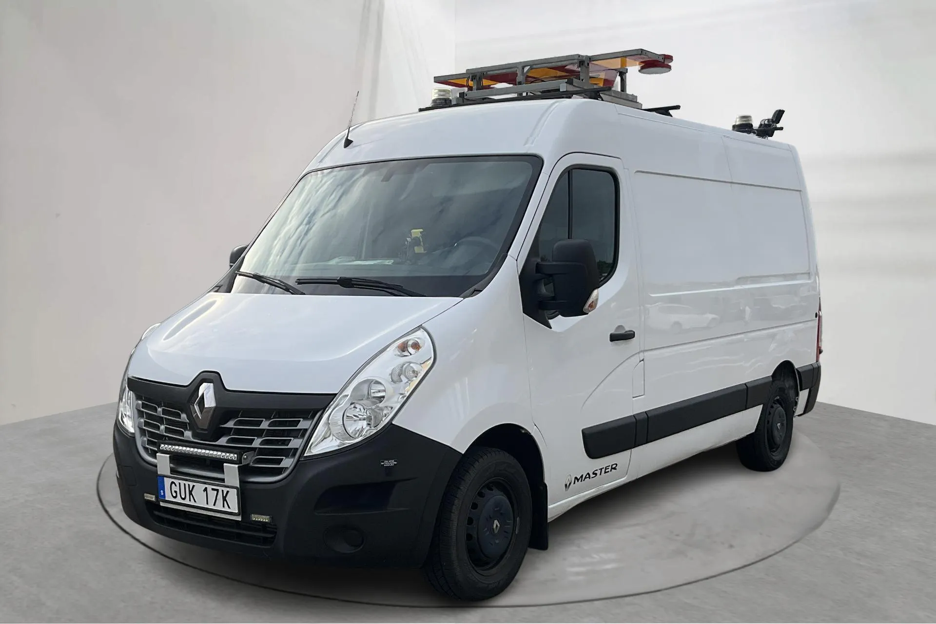 Presentationsfoto 1 av 17: Renault Master 2.3 dCi FAP 2WD (170hk) - 7 377 mil - Automat - vit - 2019