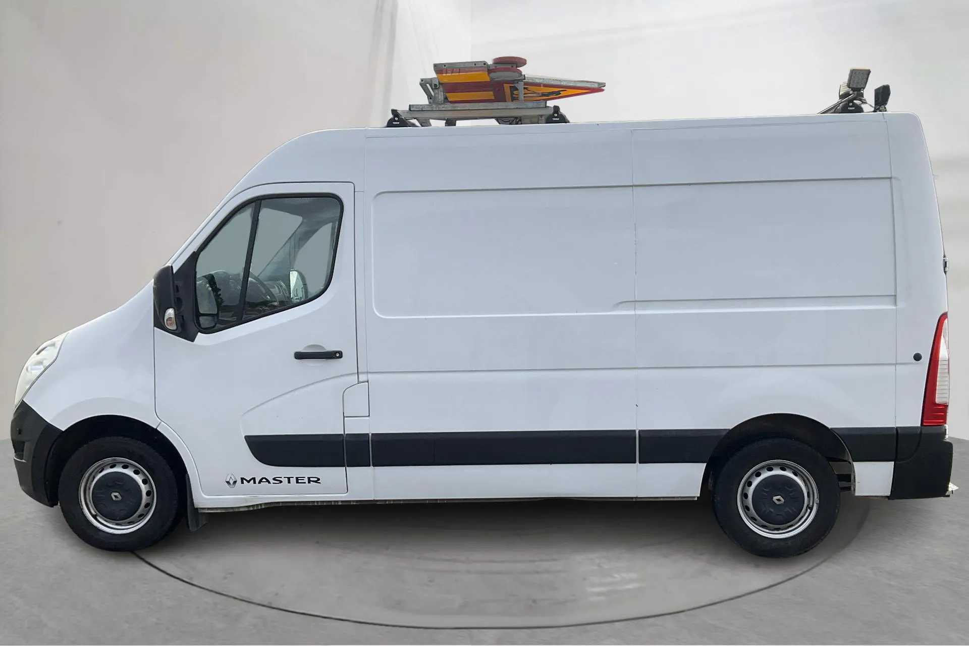 Presentationsfoto 2 av 16: Renault Master 2.3 dCi FAP 2WD (170hk) - 11 044 mil - Automat - vit - 2019