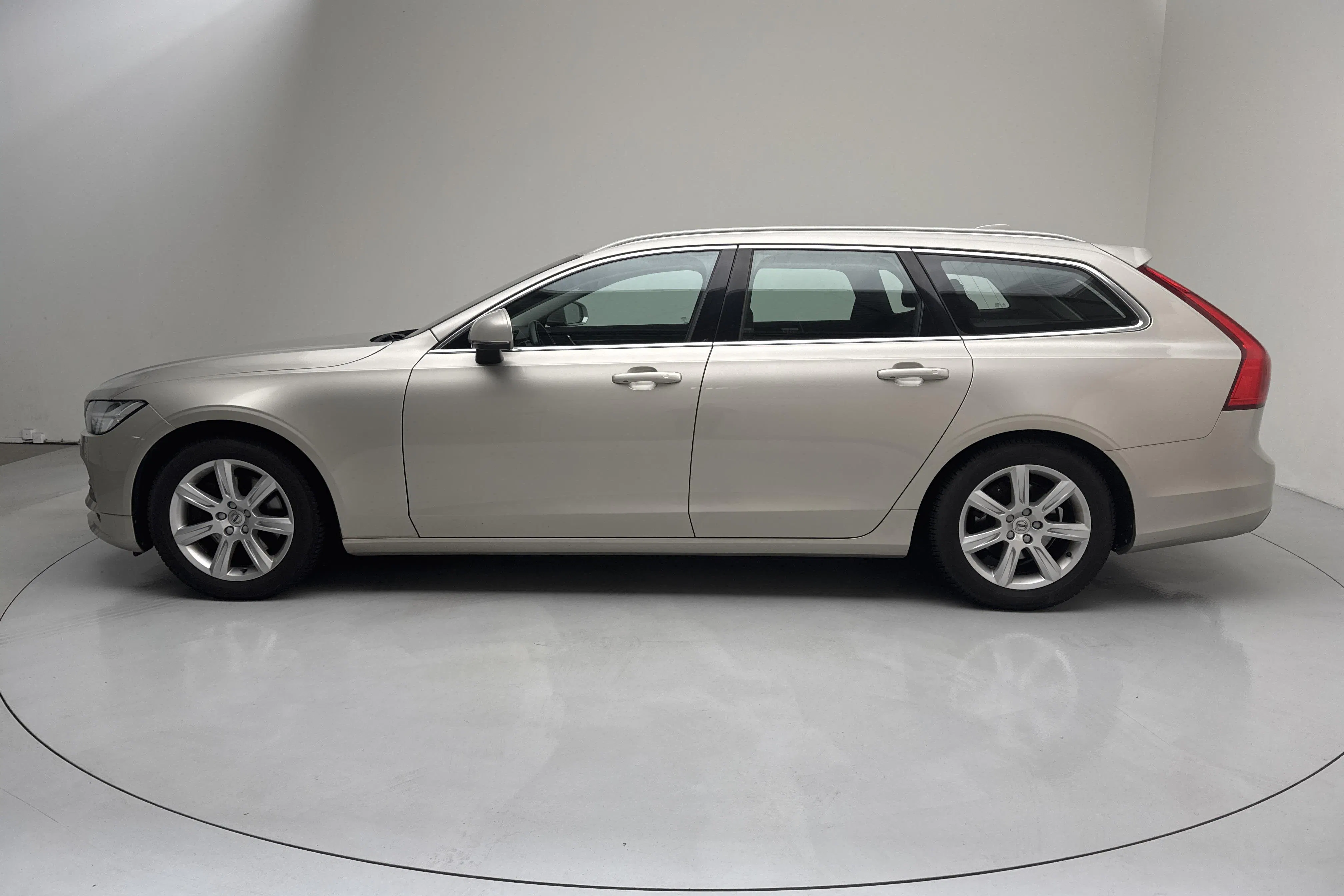 Presentation photo 2 of 12: Volvo V90 D4 (190hk) - 158 990 km - Automatic - light brown - 2018