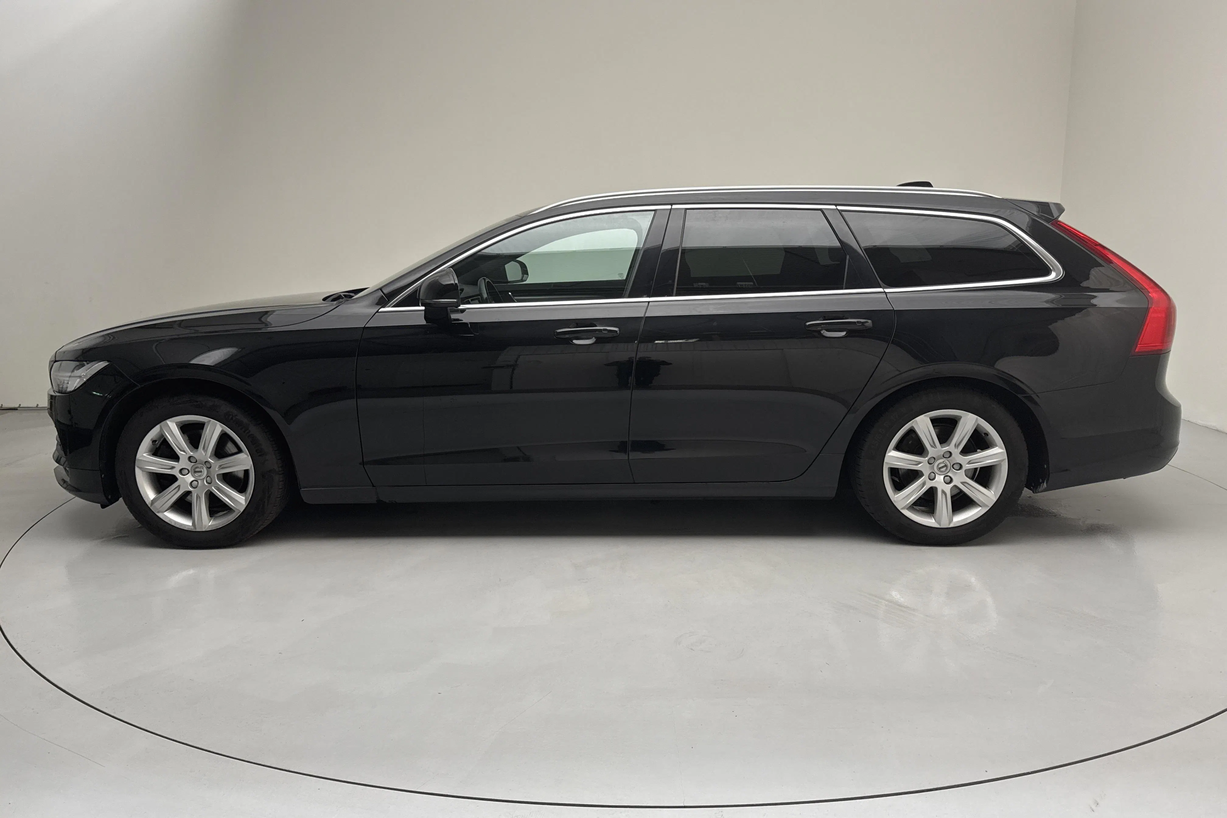Presentation photo 2 of 13: Volvo V90 D4 (190hk) - 278 400 km - Automatic - black - 2018