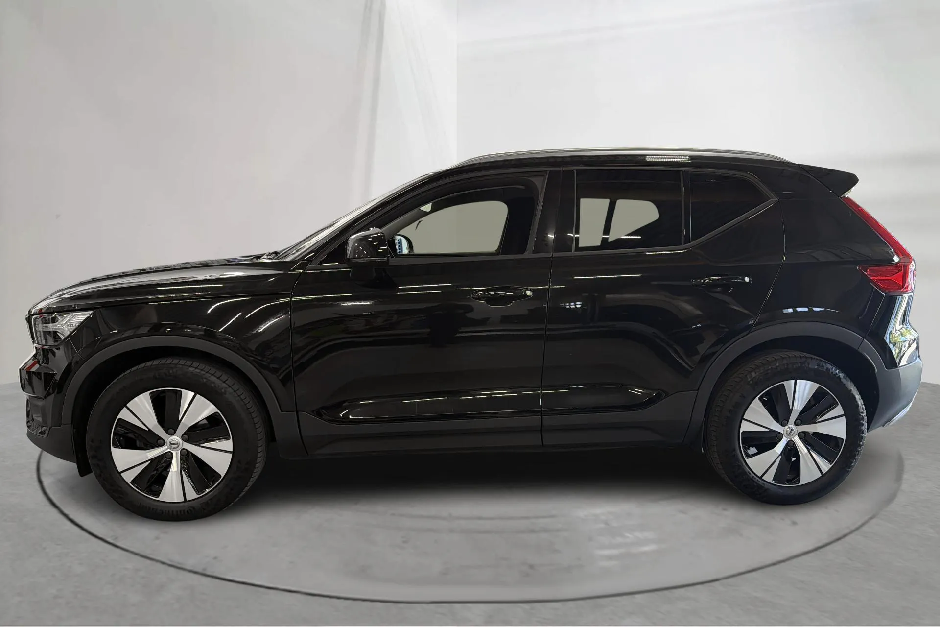 Presentation photo 2 of 16: Volvo XC40 D3 2WD (150hk) - 128 180 km - Automatic - black - 2020
