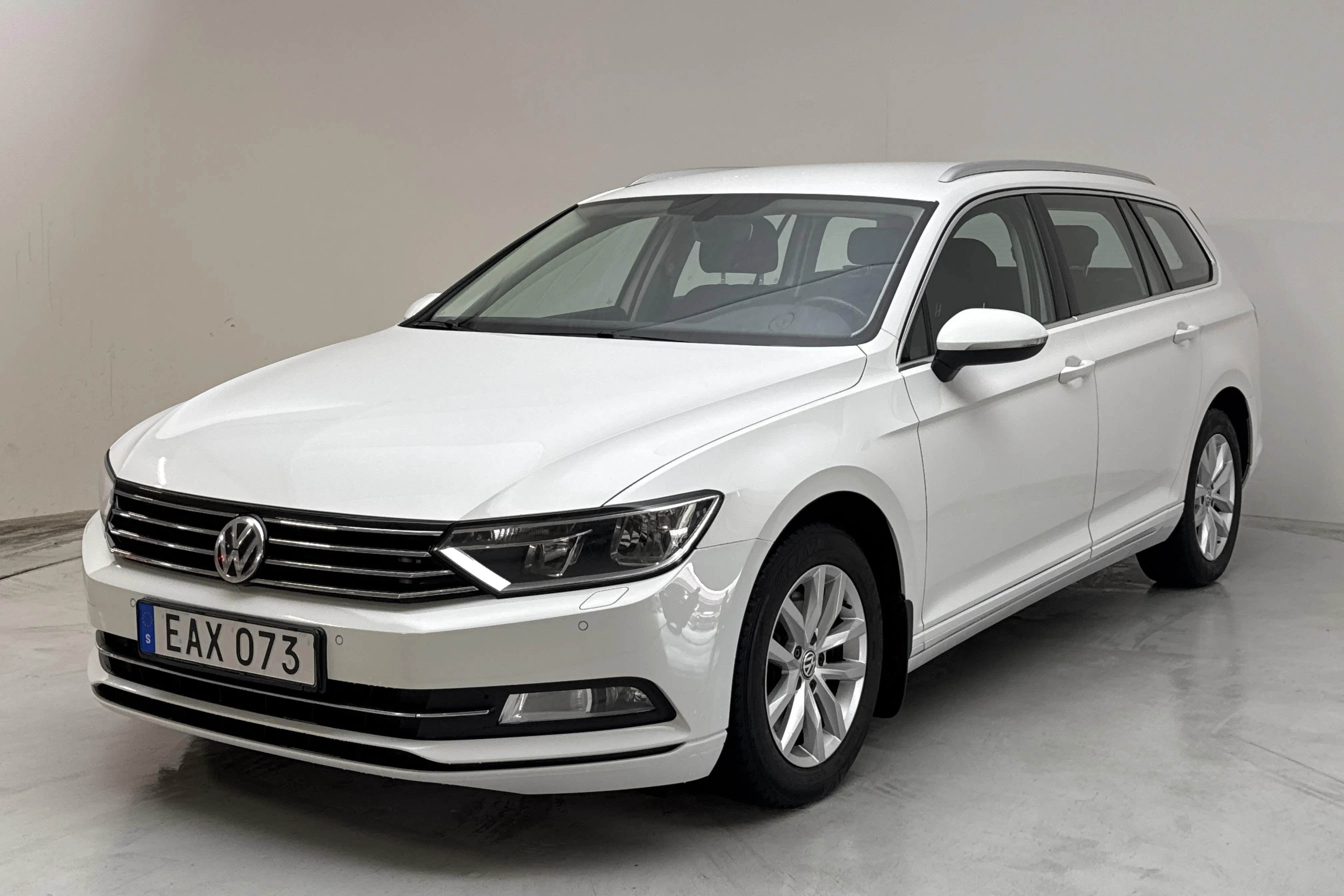 Presentation photo 1 of 15: VW Passat 2.0 TDI Sportscombi (150hk) - 155 840 km - Automatic - white - 2015