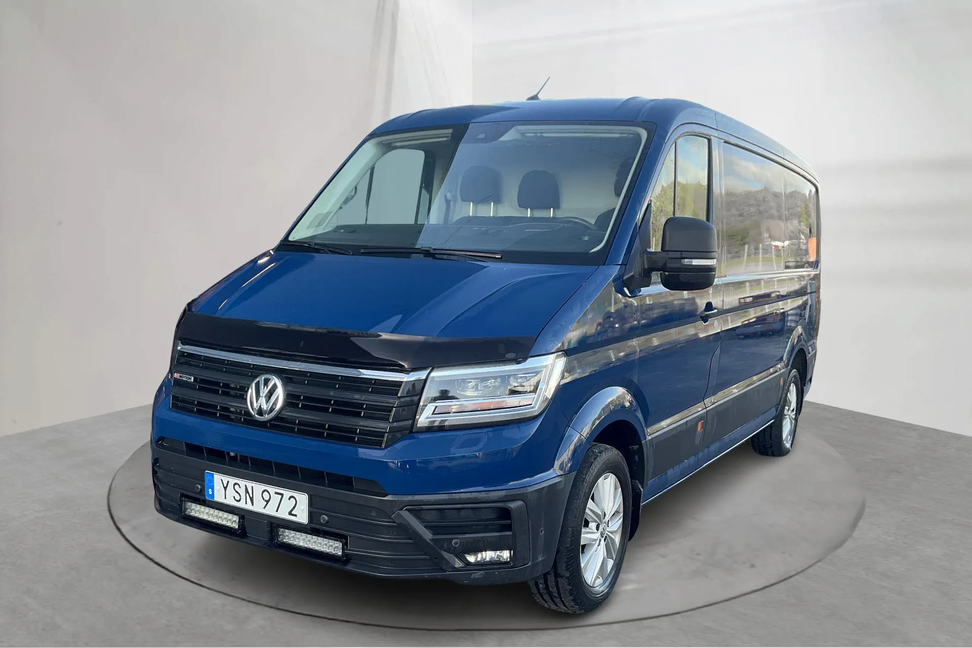Presentation photo 1 of 16: VW Crafter 35 2.0 TDI Skåp 4Motion (177hk) - 226 030 km - Automatic - dark blue - 2019