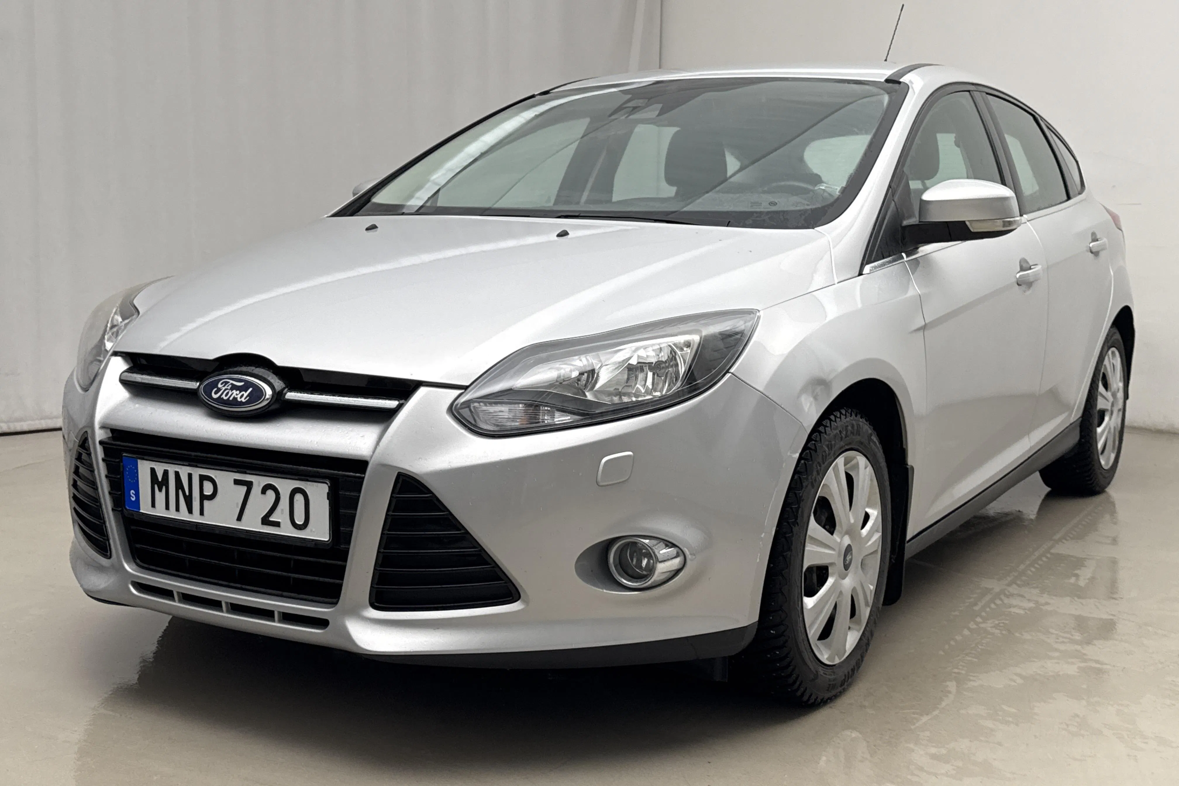 Presentationsfoto 1 av 15: Ford Focus 1.6 Flexifuel 5dr (150hk) - 18 627 mil - Manuell - grå - 2014