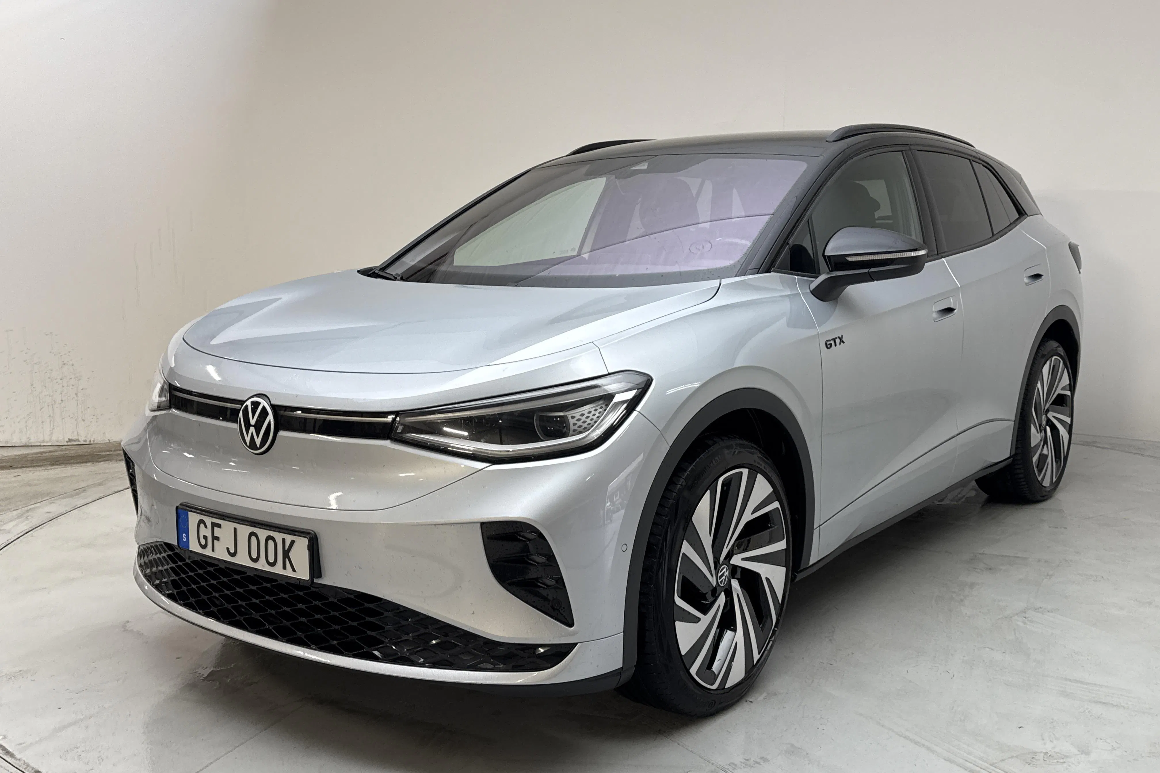 Presentationsfoto 1 av 15: VW ID.4 GTX 77kWh AWD (299hk) - 8 781 mil - Automat - silver - 2023