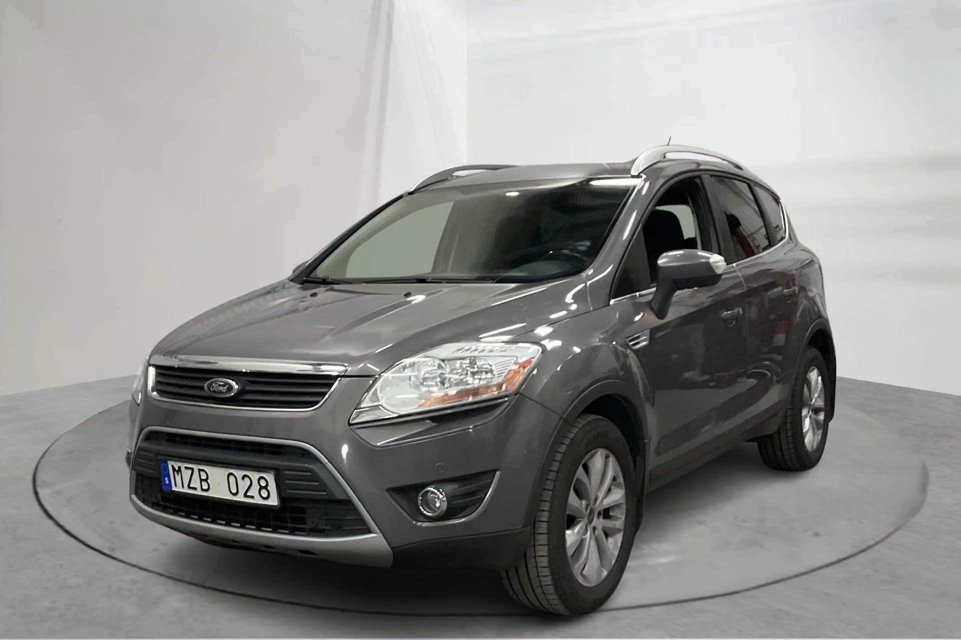Presentationsfoto 1 av 16: Ford Kuga 2.0 TDCi AWD (140hk) - 22 907 mil - Automat - brun - 2013