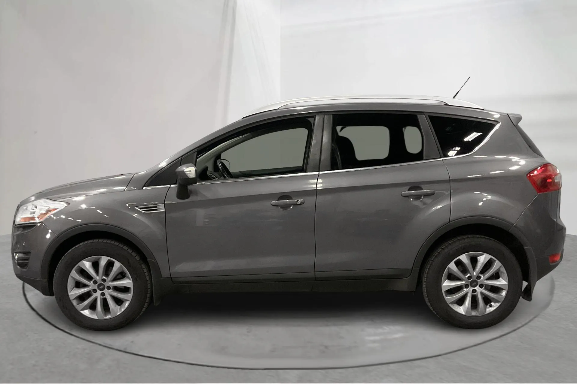 Presentationsfoto 2 av 16: Ford Kuga 2.0 TDCi AWD (140hk) - 22 907 mil - Automat - brun - 2013