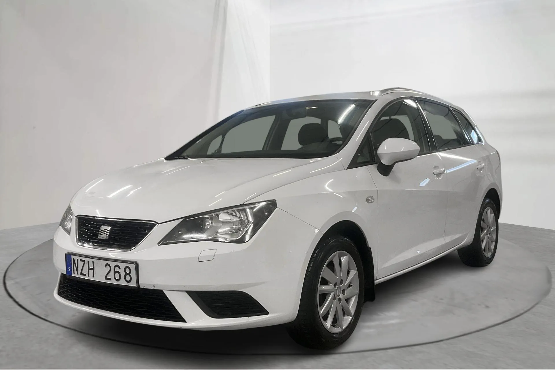 Presentationsfoto 1 av 17: Seat Ibiza 1.2 TSI ST (85hk) - 10 390 mil - Manuell - vit - 2014