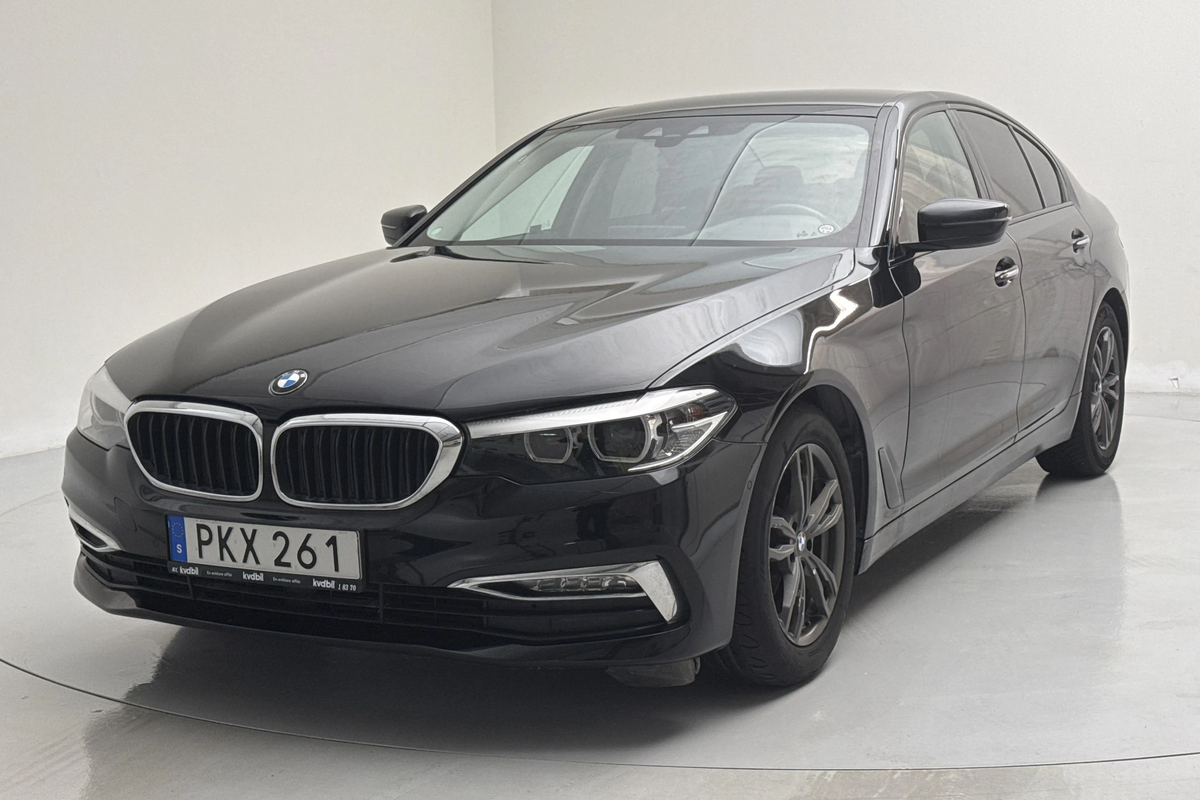 Presentation photo 1 of 13: BMW 520d Sedan, G30 (190hk) - 241 420 km - Automatic - black - 2018