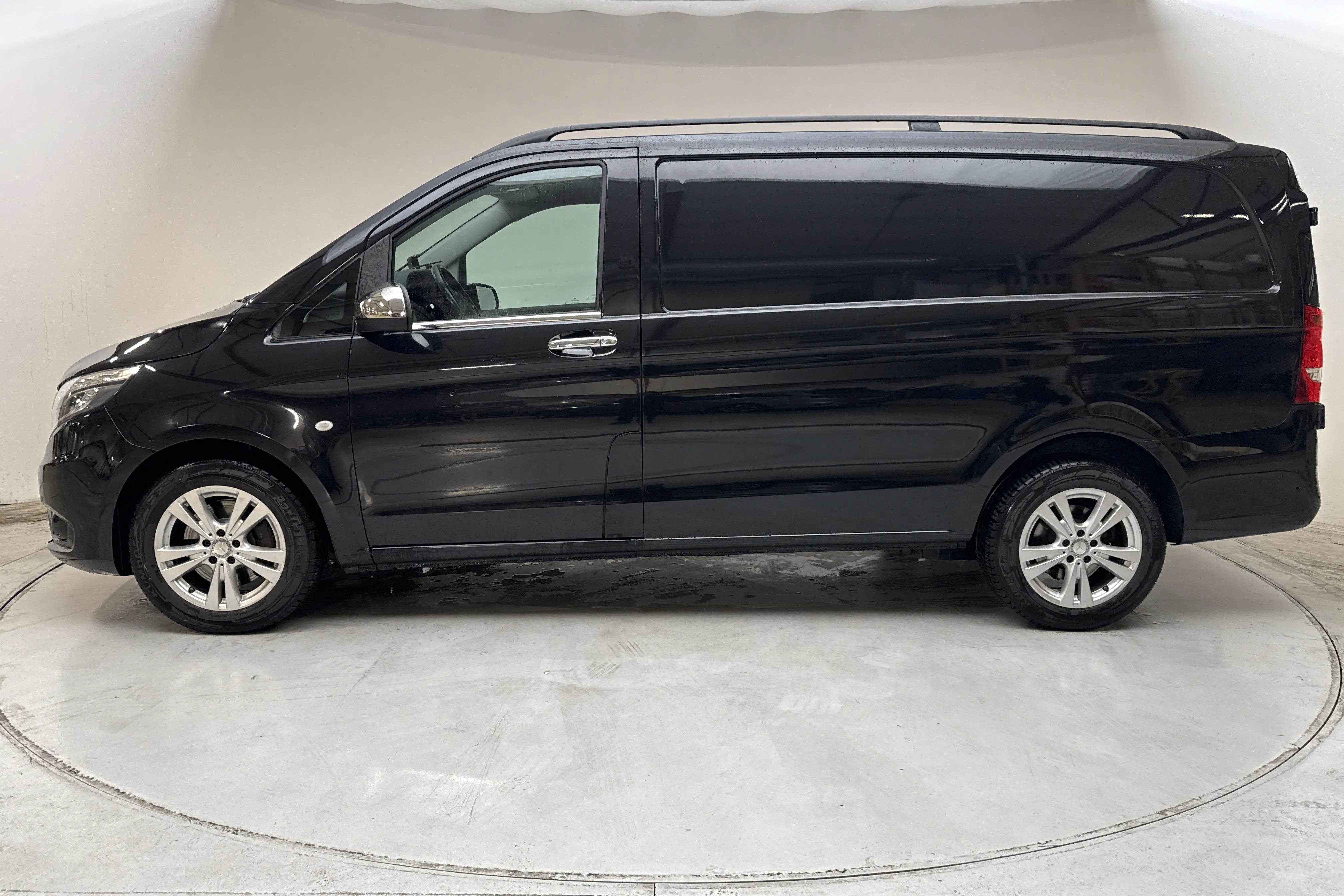 Presentation photo 2 of 14: Mercedes Vito 119 BlueTEC W640 (190hk) - 175 940 km - Automatic - black - 2016
