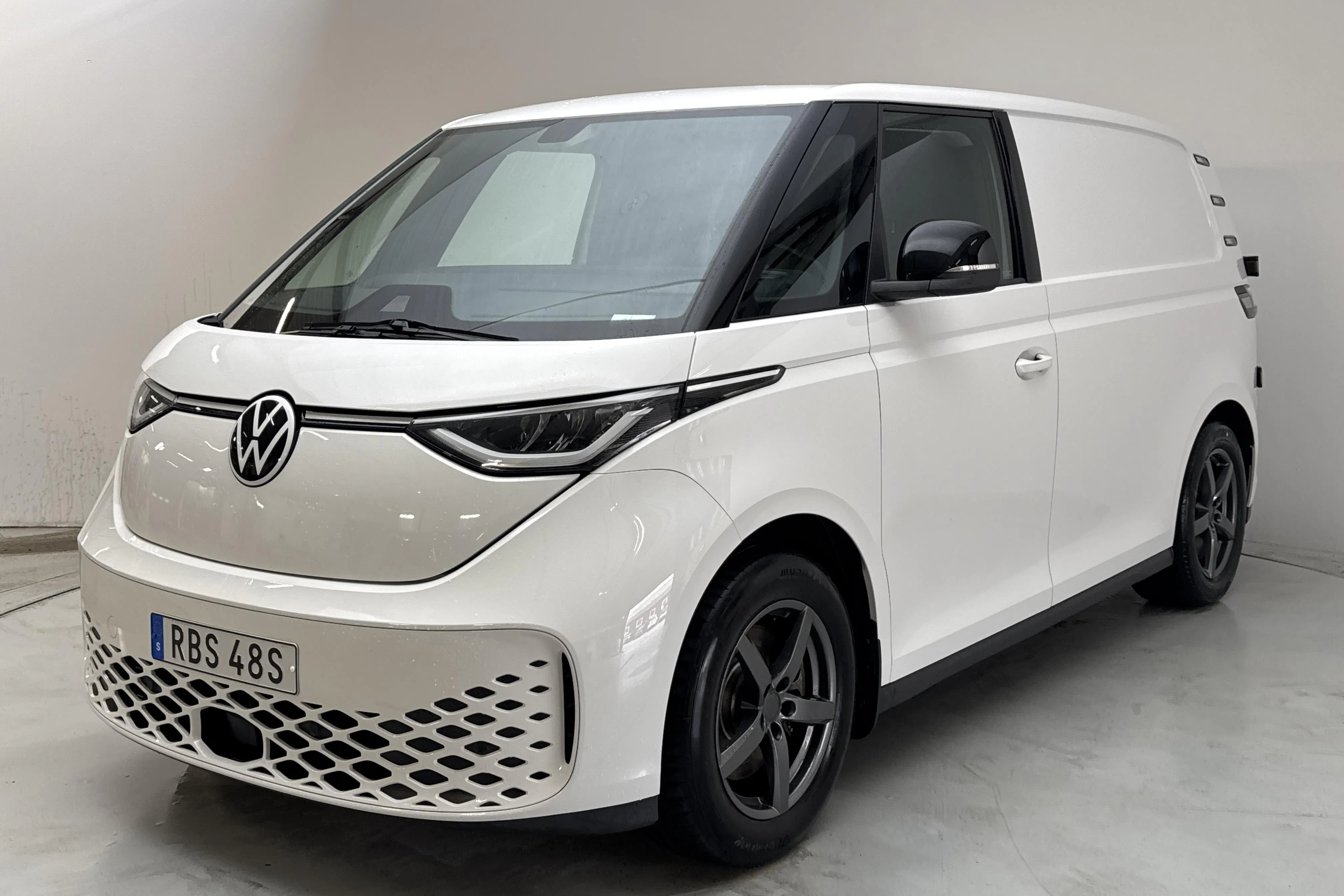 Presentationsfoto 1 av 14: VW ID. Buzz Cargo 79kWh (286hk) - 5 401 mil - Automat - vit - 2025
