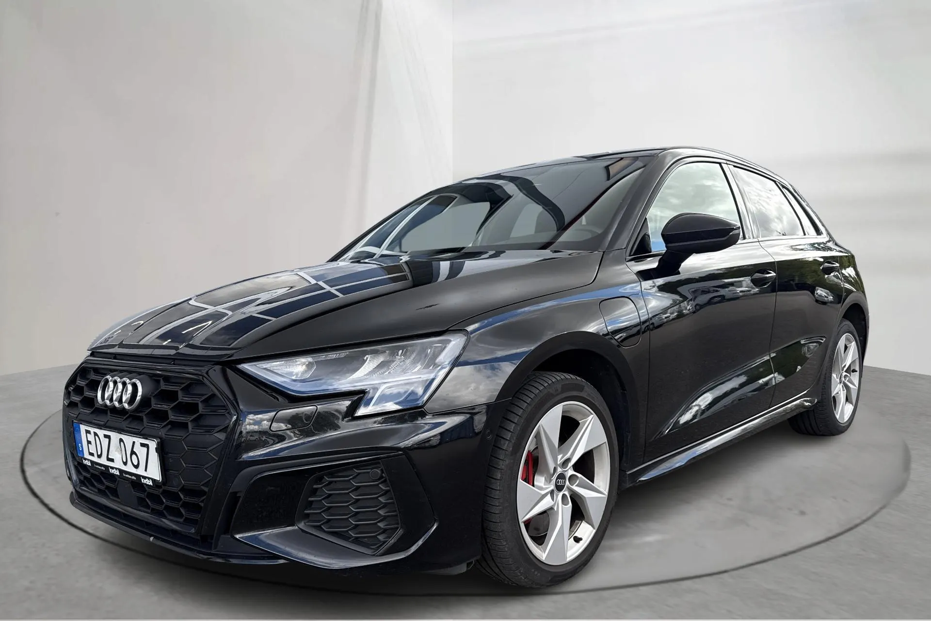 Presentationsfoto 1 av 17: Audi A3 Sportback 45 TFSI e (245hk) - 5 633 mil - Automat - svart - 2021