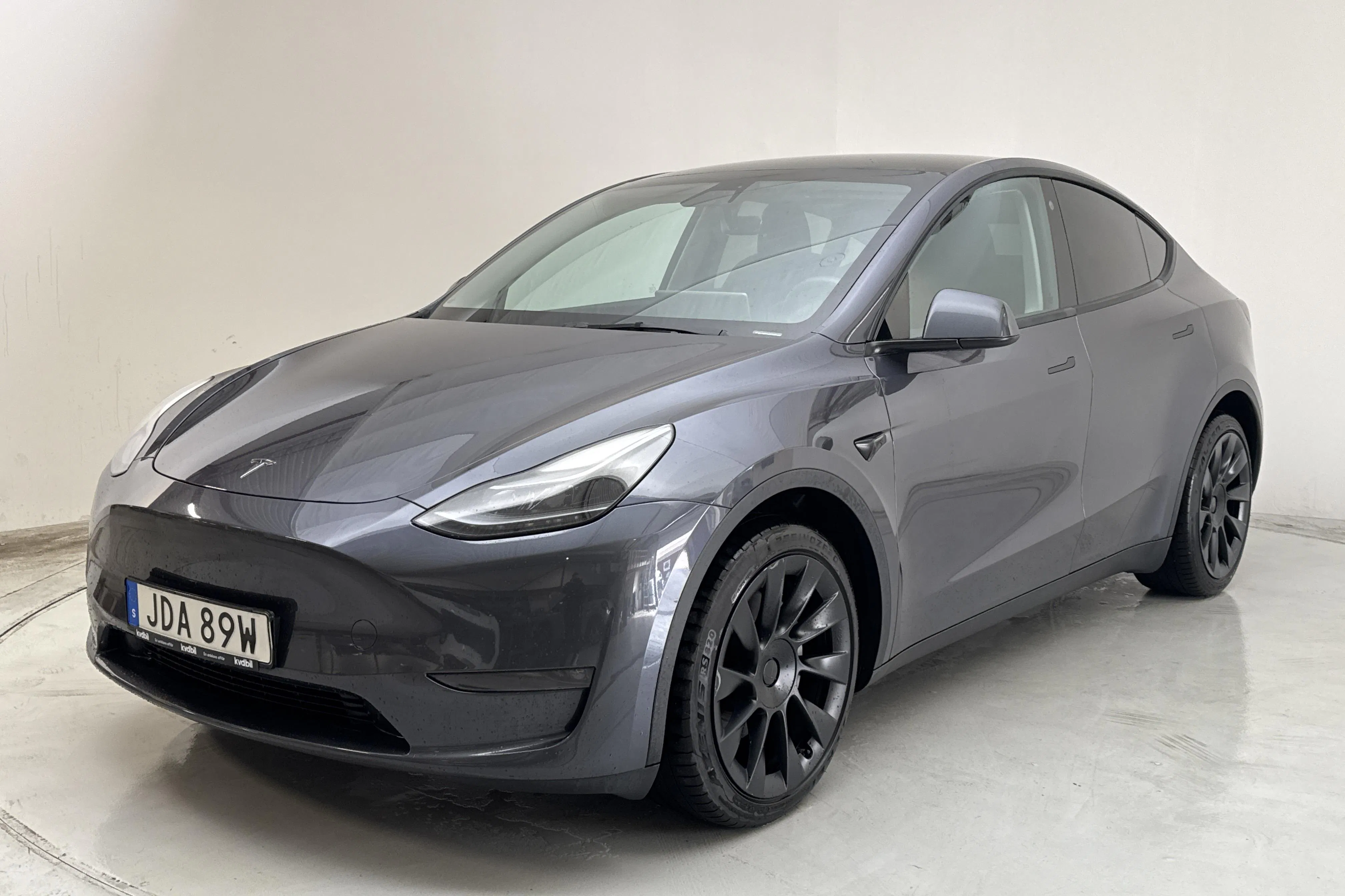 Presentationsfoto 1 av 18: Tesla Model Y Long Range Dual Motor AWD - 11 571 mil - Automat - grå - 2023
