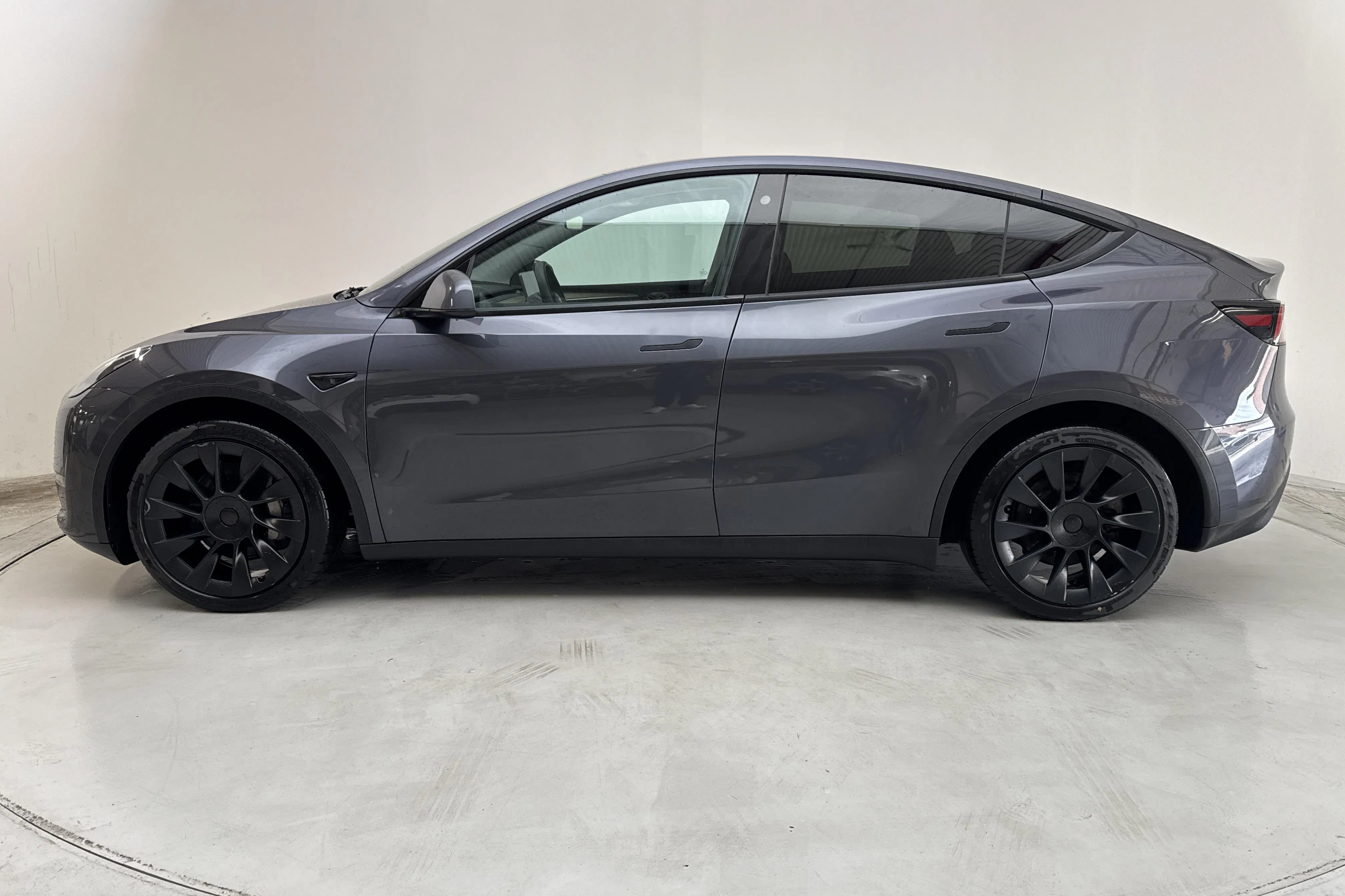 Presentationsfoto 2 av 18: Tesla Model Y Long Range Dual Motor AWD - 11 571 mil - Automat - grå - 2023