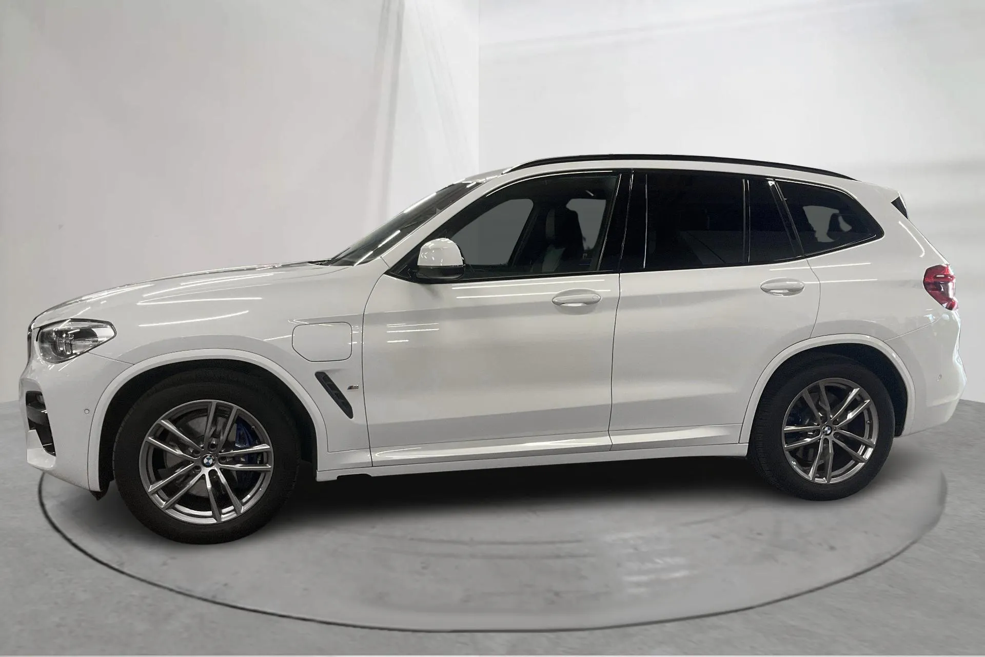 Presentationsfoto 2 av 19: BMW X3 xDrive30e, G01 (292hk) - 14 221 mil - Automat - vit - 2021