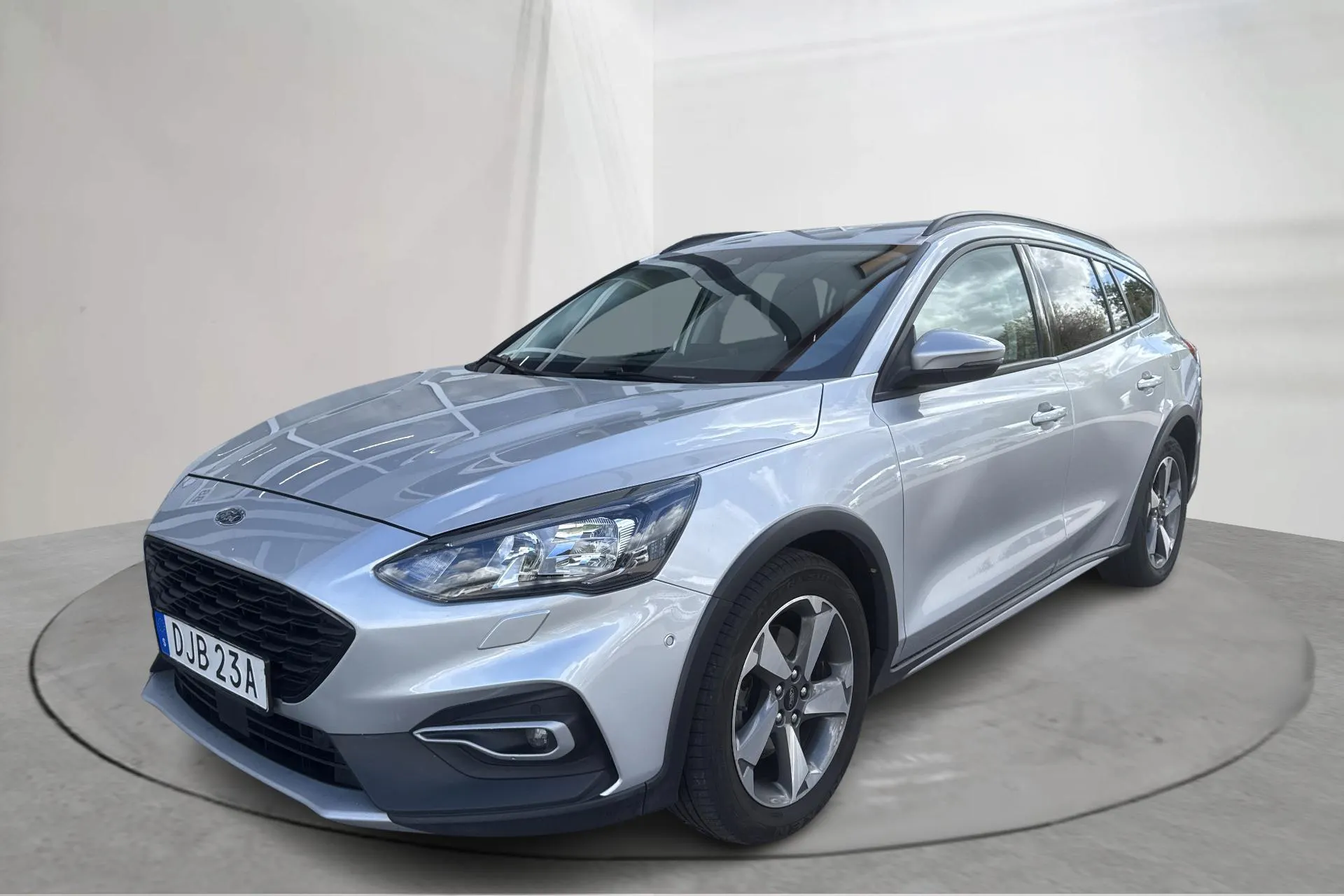 Presentation photo 1 of 15: Ford Focus Active 1.0 EcoBoost Kombi (125hk) - 125 950 km - Manual - gray - 2020