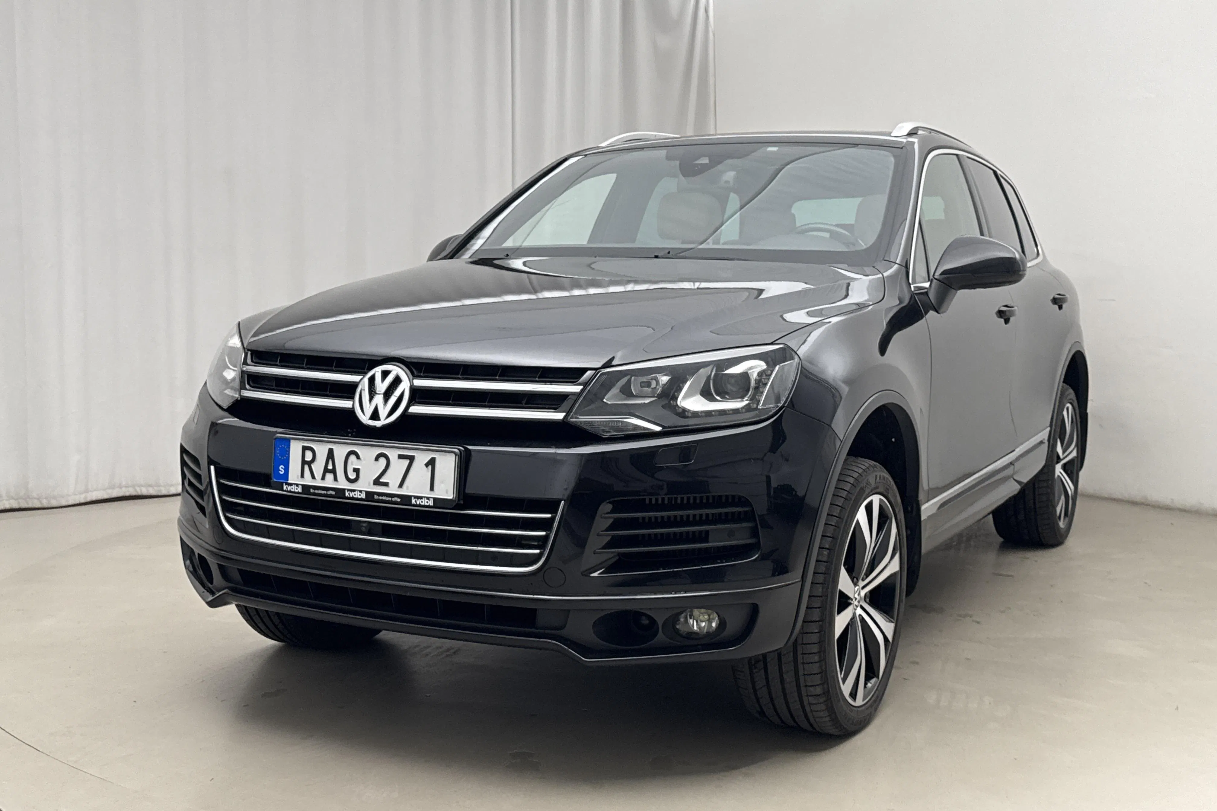 Presentationsfoto 1 av 18: VW Touareg V8 TDI (340hk) - 20 765 mil - Automat - svart - 2014