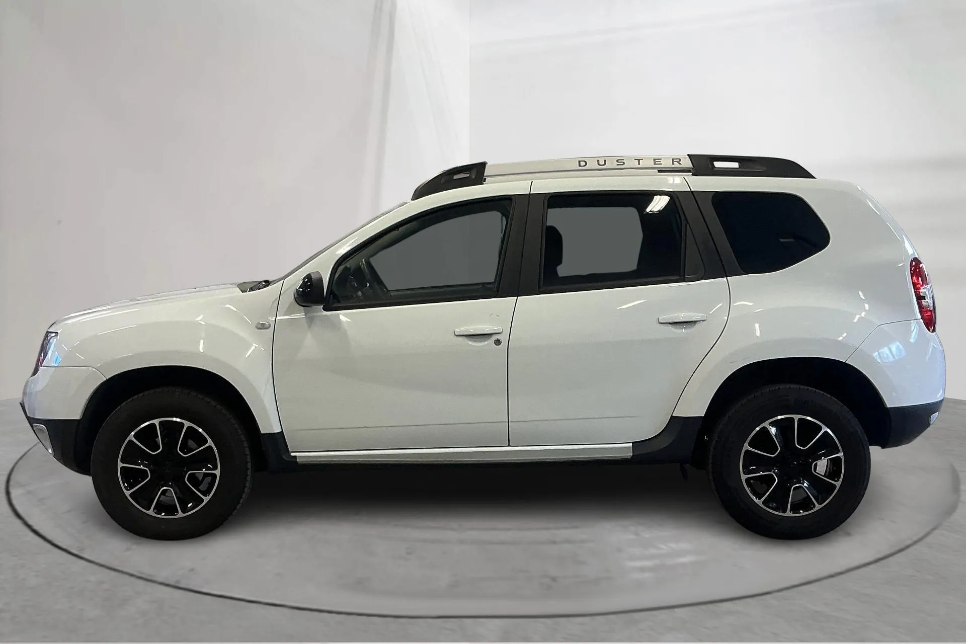 Presentationsfoto 2 av 14: Dacia Duster 1.2 4x2 (125hk) - 13 676 mil - Manuell - vit - 2018
