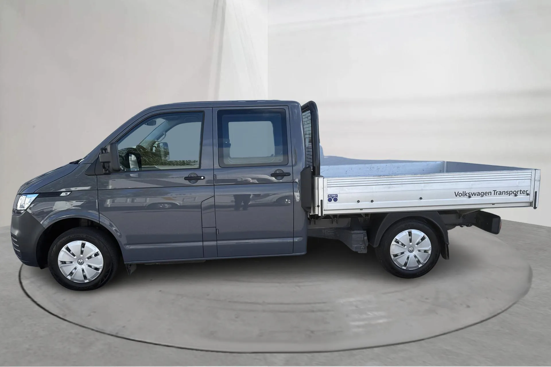 Presentationsfoto 2 av 13: VW Transporter Pickup T6.1 TDI (110hk) - 6 793 mil - Manuell - grå - 2023