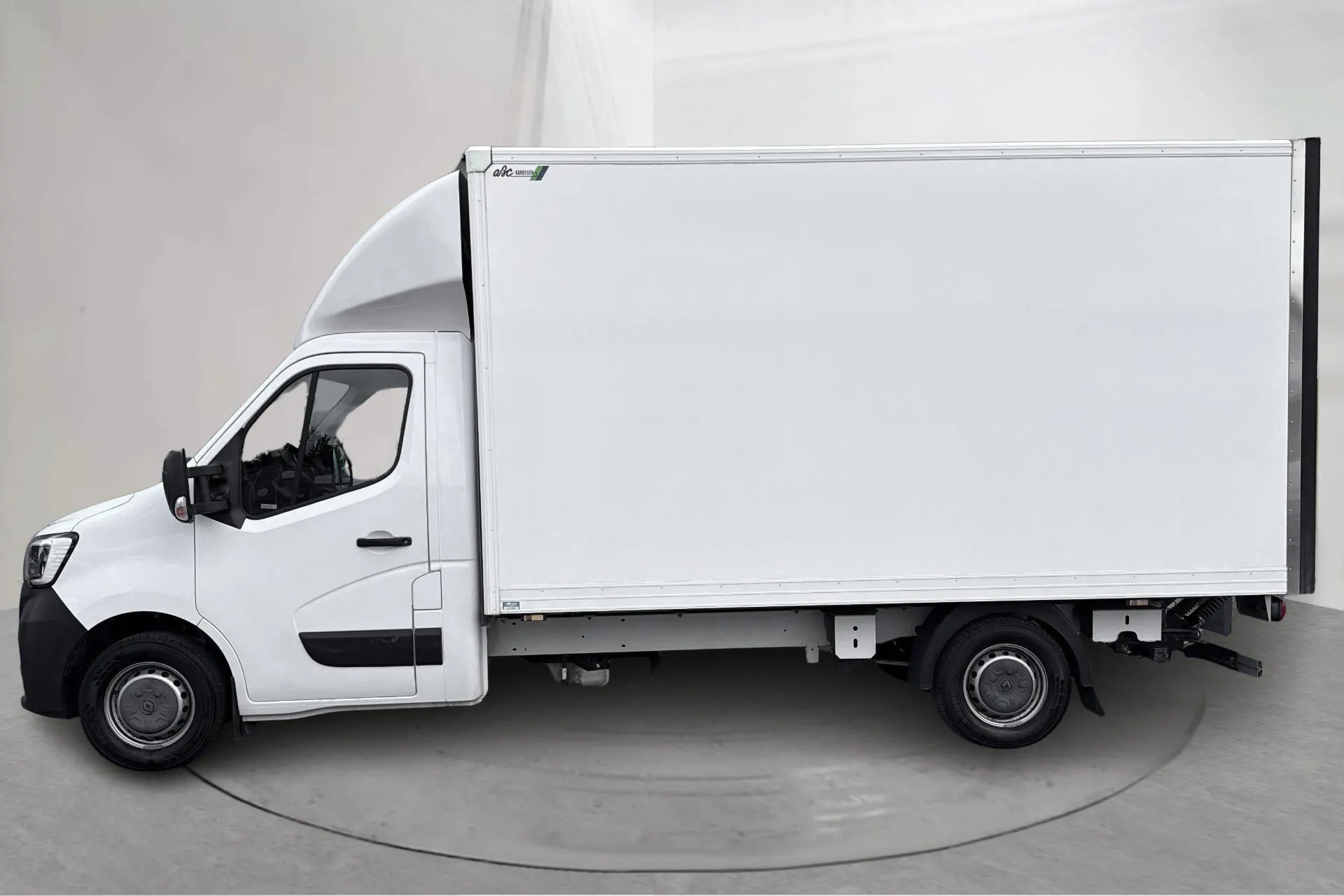 Presentationsfoto 2 av 10: Renault Master 2.3 dCi Volymskåp 2WD (145hk) - 5 475 mil - Manuell - vit - 2023