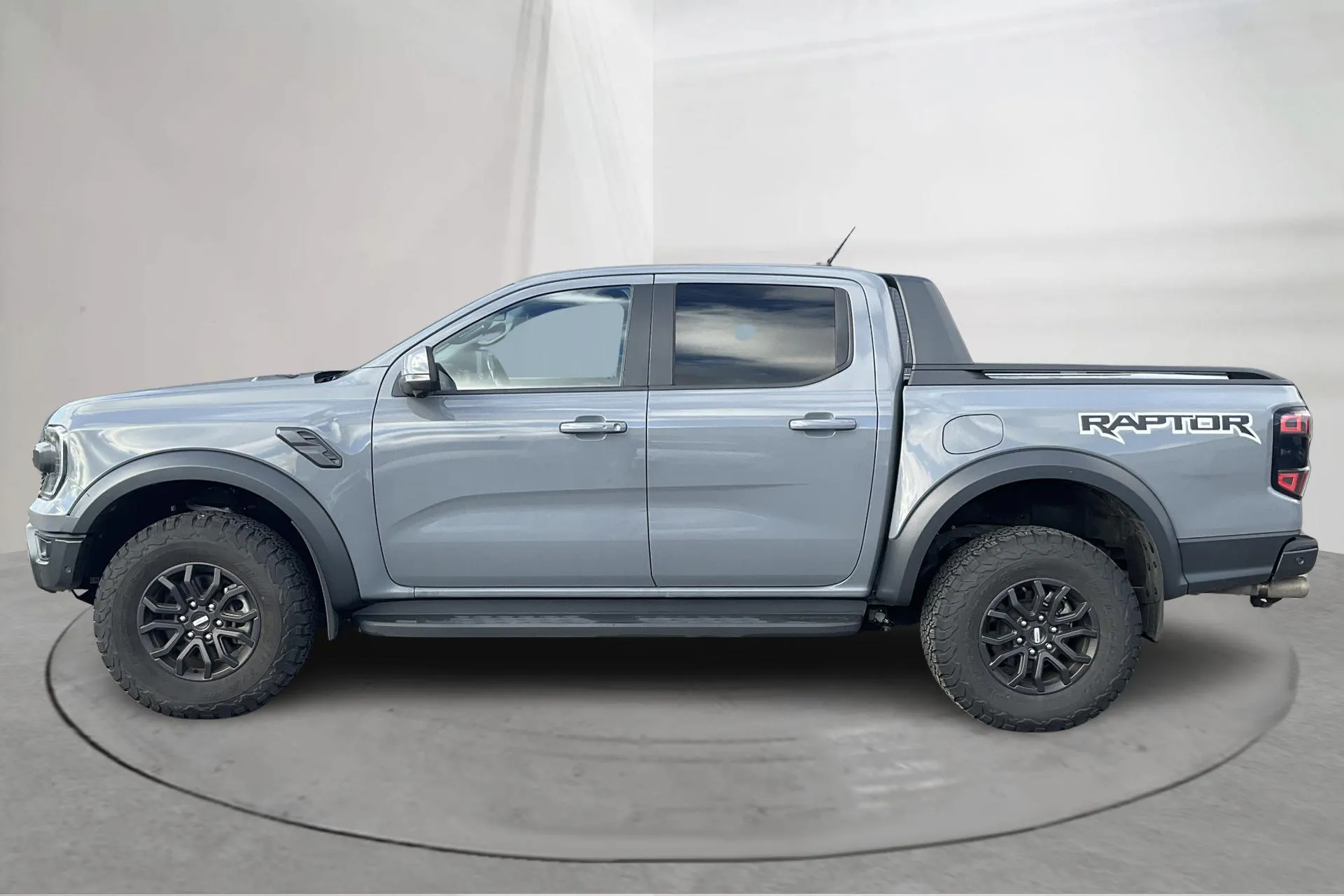 Presentationsfoto 2 av 18: Ford Ranger 3.0L V6 Bi-Turbo 4WD (292hk) - 4 653 mil - Automat - grå - 2023