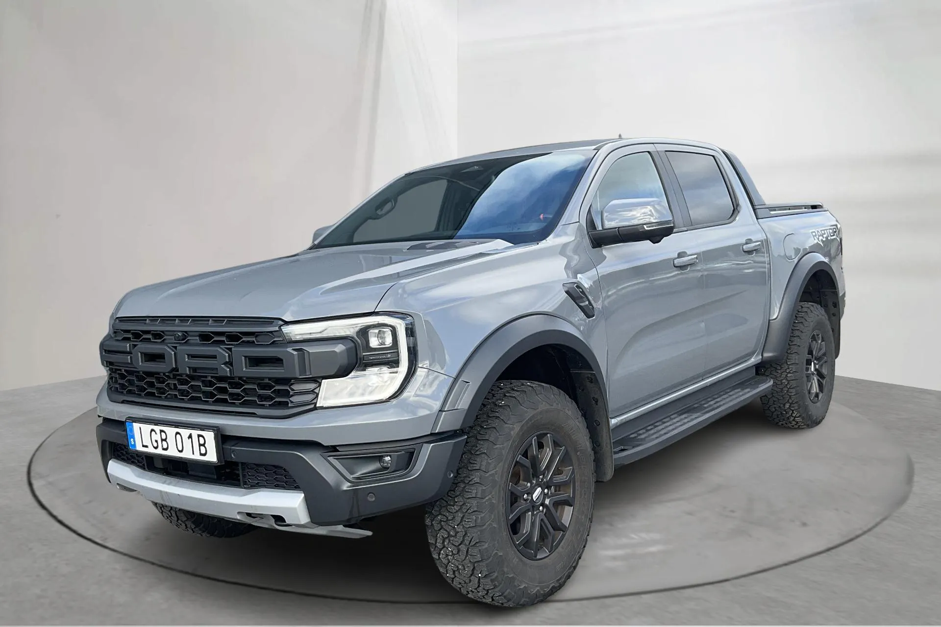 Presentationsfoto 1 av 18: Ford Ranger 3.0L V6 Bi-Turbo 4WD (292hk) - 4 653 mil - Automat - grå - 2023