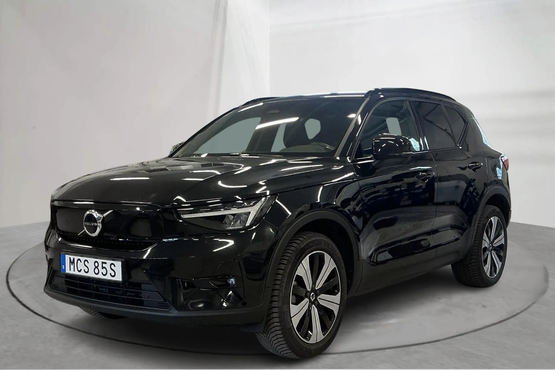 Presentationsfoto 1 av 19: Volvo XC40 P6 Recharge (231hk) - 6 491 mil - Automat - svart - 2023