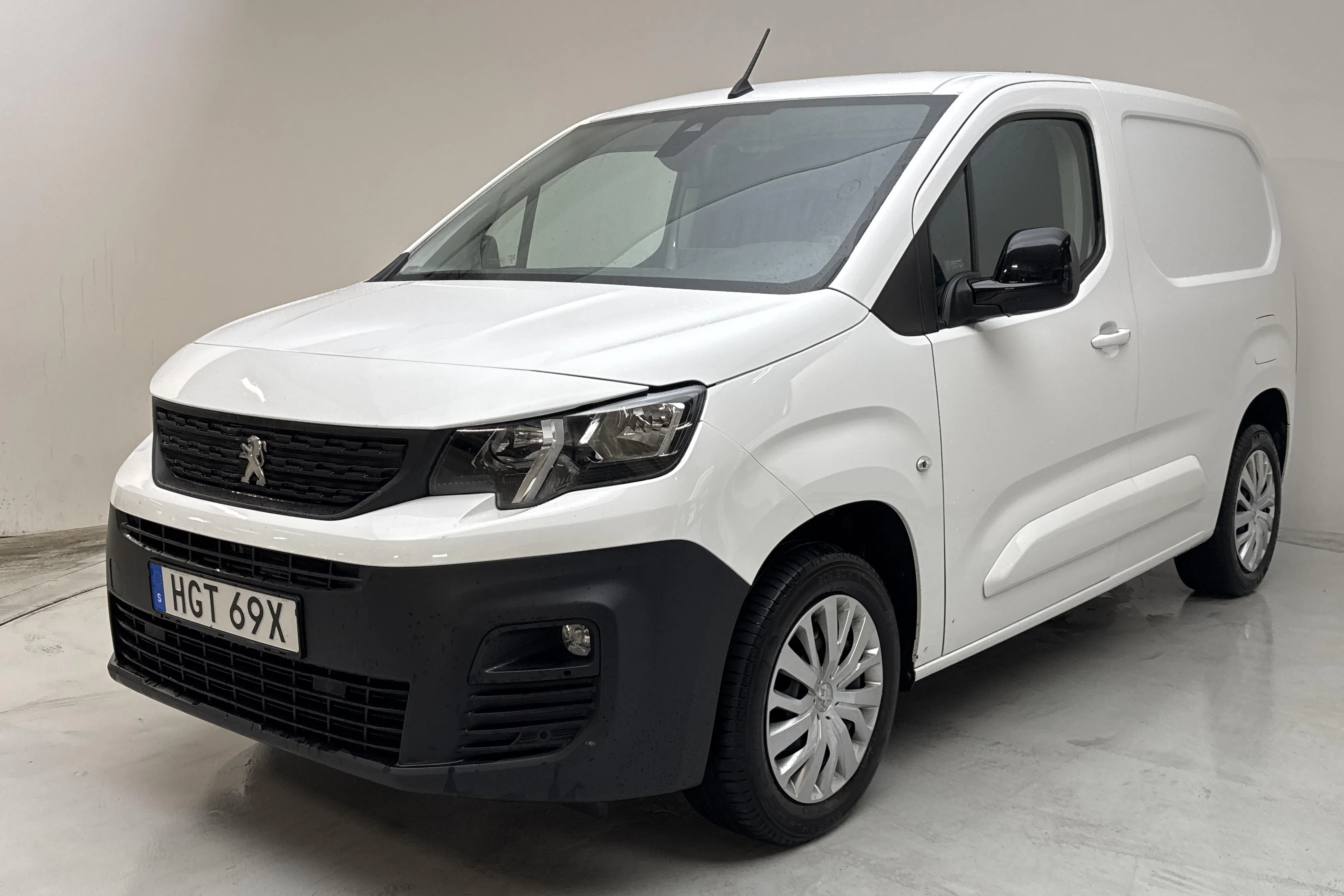 Presentationsfoto 1 av 14: Peugeot Partner 1.5 HDI Skåp (130hk) - 6 464 mil - Automat - vit - 2022