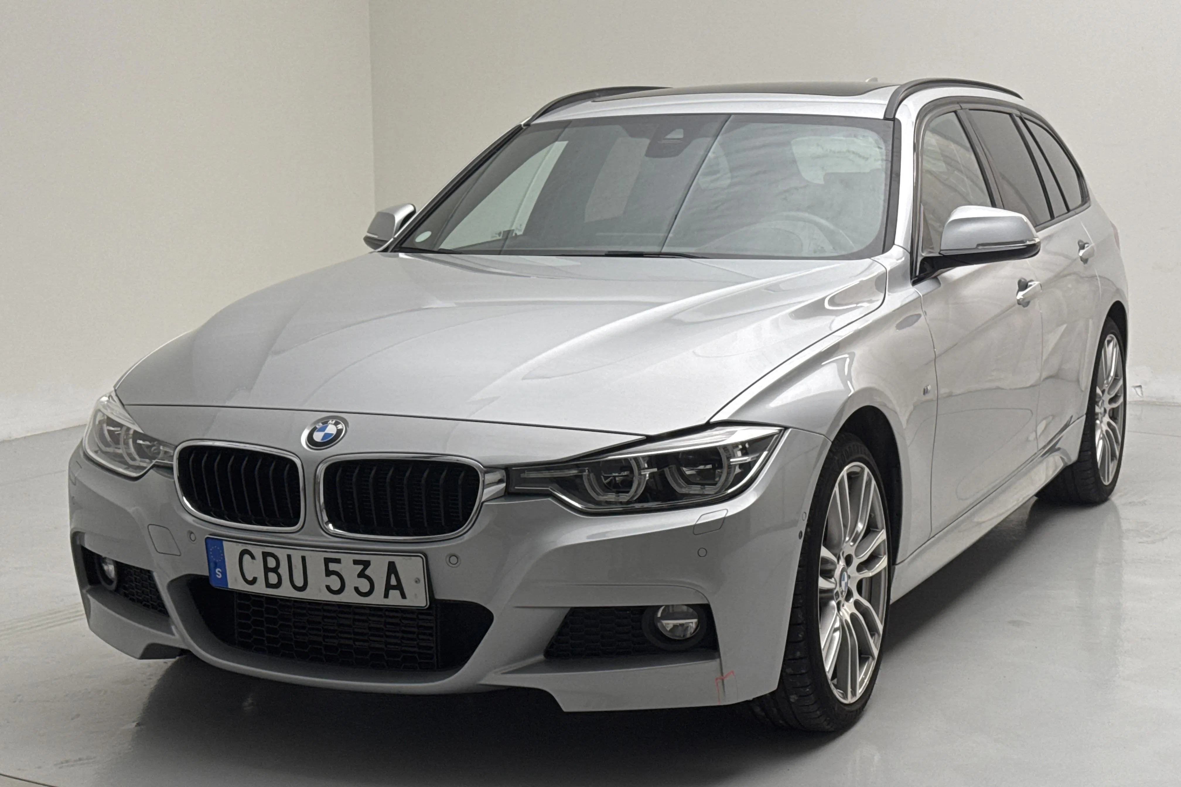 Presentation photo 1 of 15: BMW 320d xDrive Touring, F31 (190hk) - 83 920 km - Automatic - silver - 2019