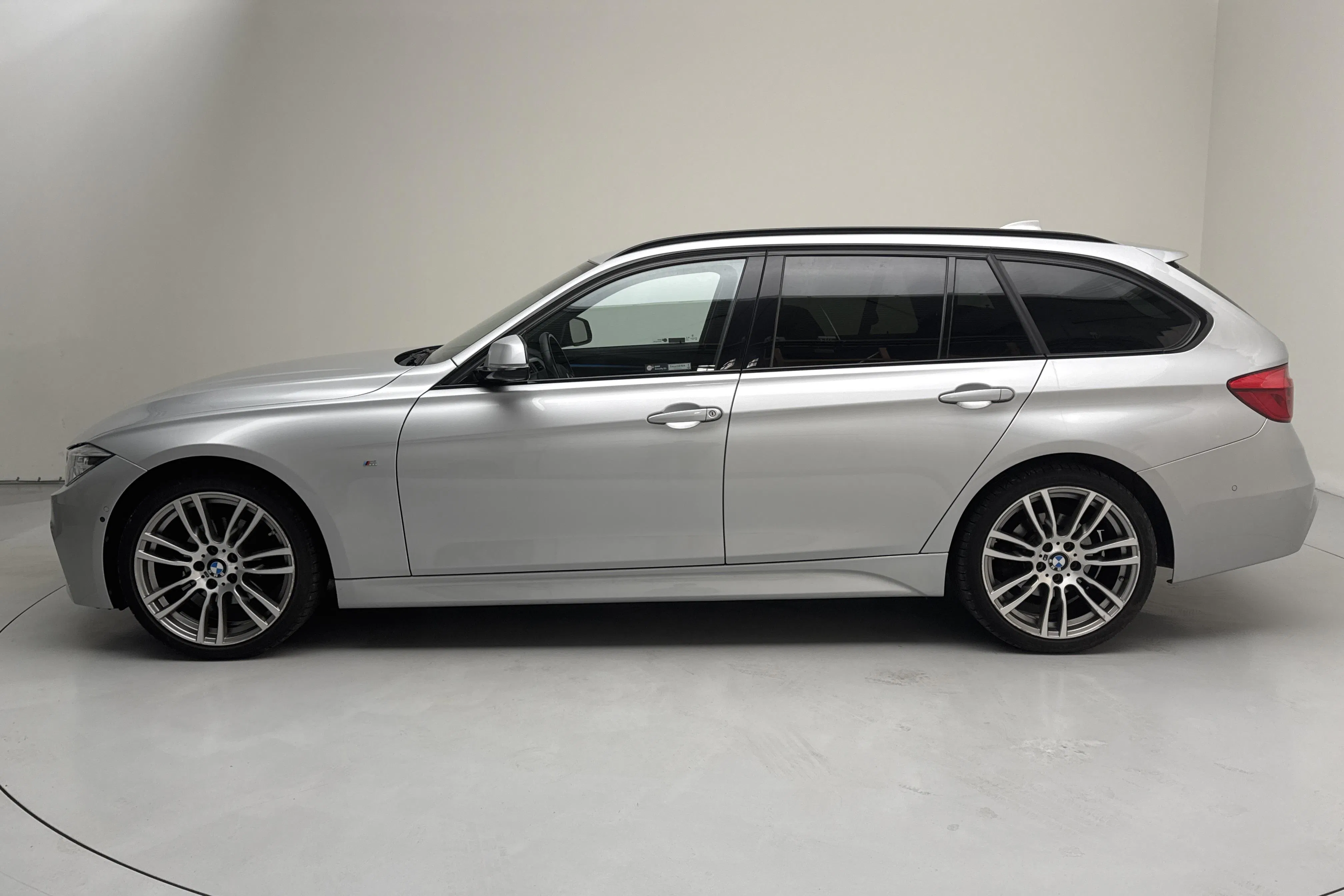 Presentation photo 2 of 15: BMW 320d xDrive Touring, F31 (190hk) - 83 920 km - Automatic - silver - 2019