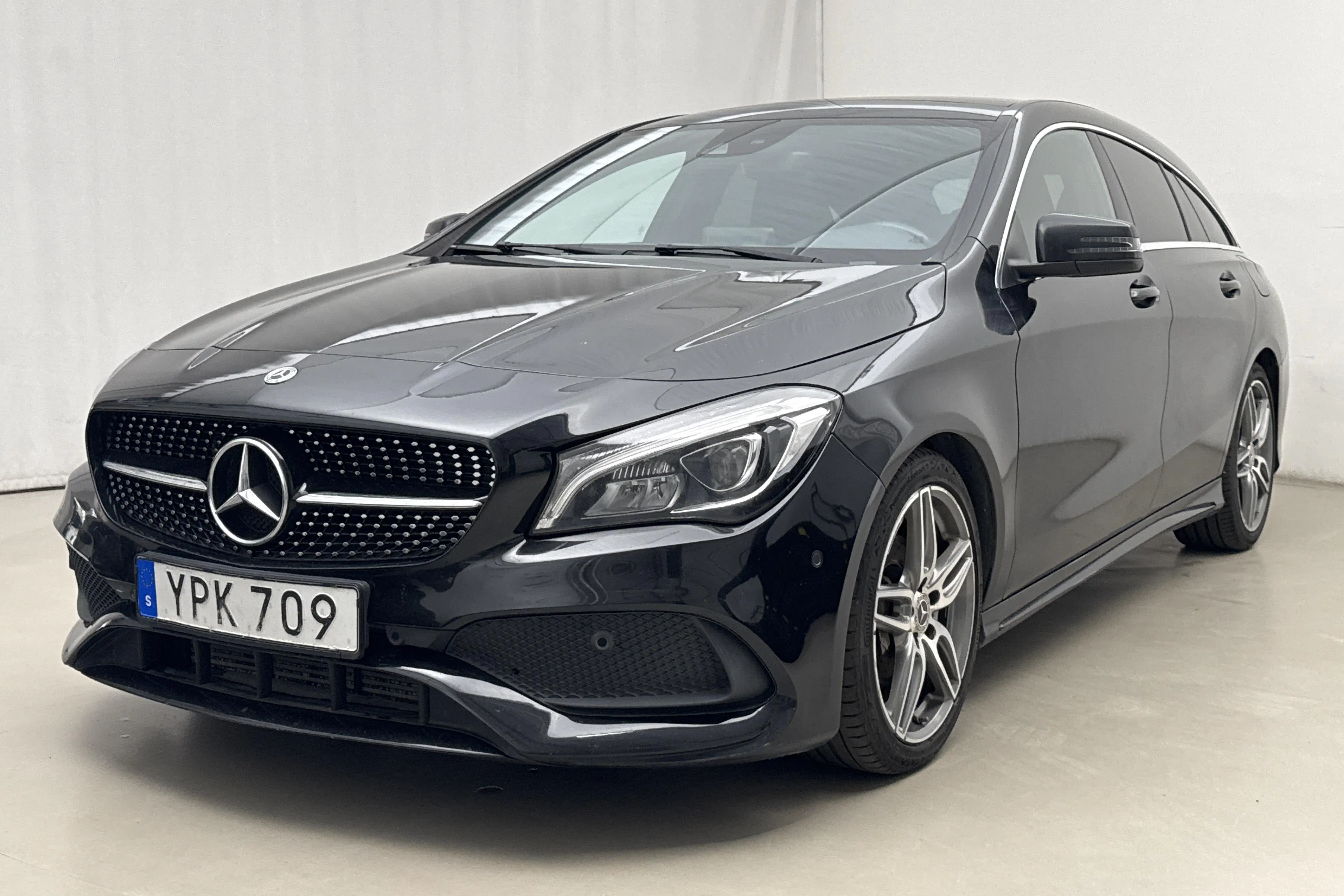 Presentationsfoto 1 av 18: Mercedes CLA 200 d Shooting Brake X117 (136hk) - 17 252 mil - Automat - svart - 2018