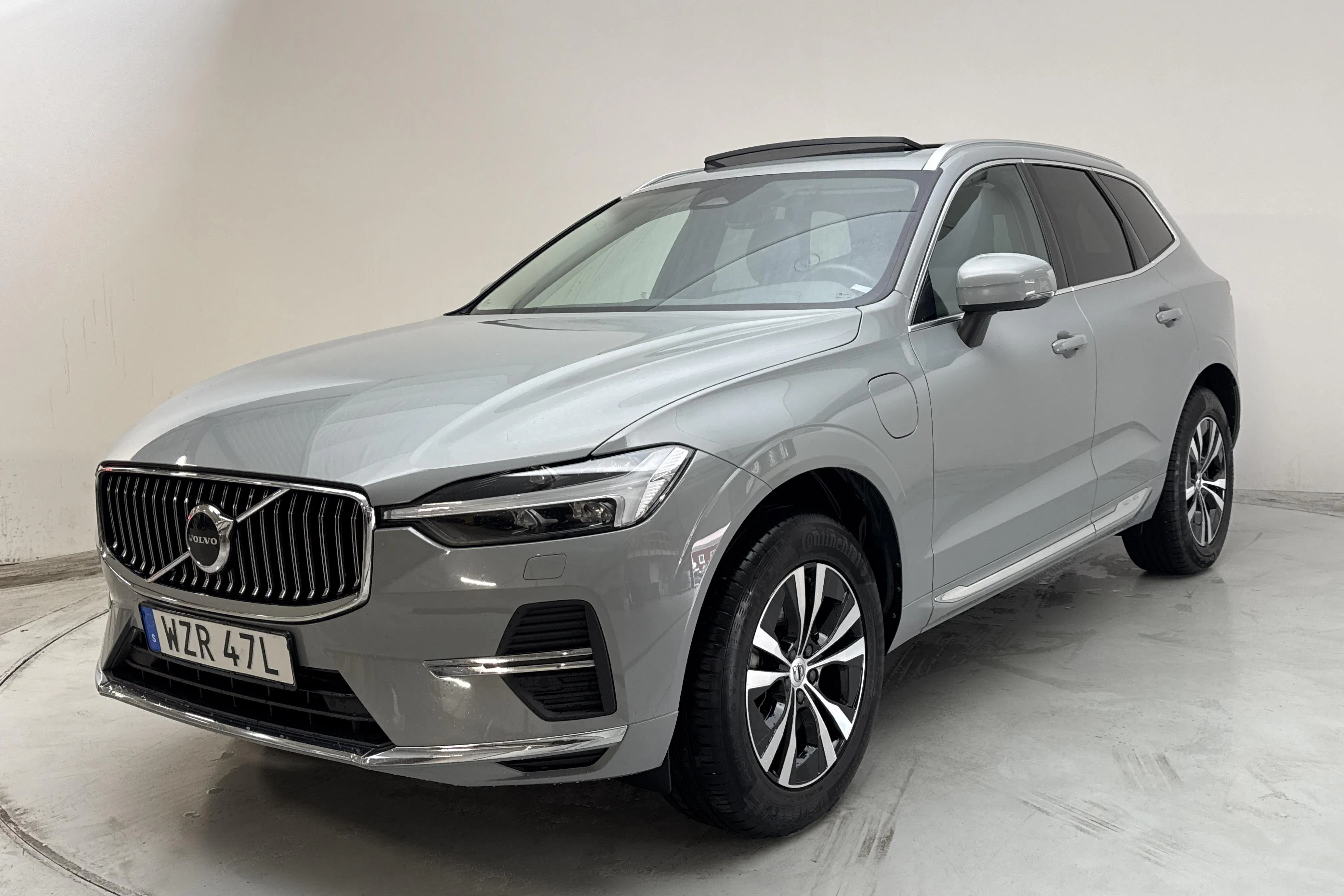 Presentationsfoto 1 av 19: Volvo XC60 T6 AWD Recharge (350hk) - 9 976 mil - Automat - grå - 2024