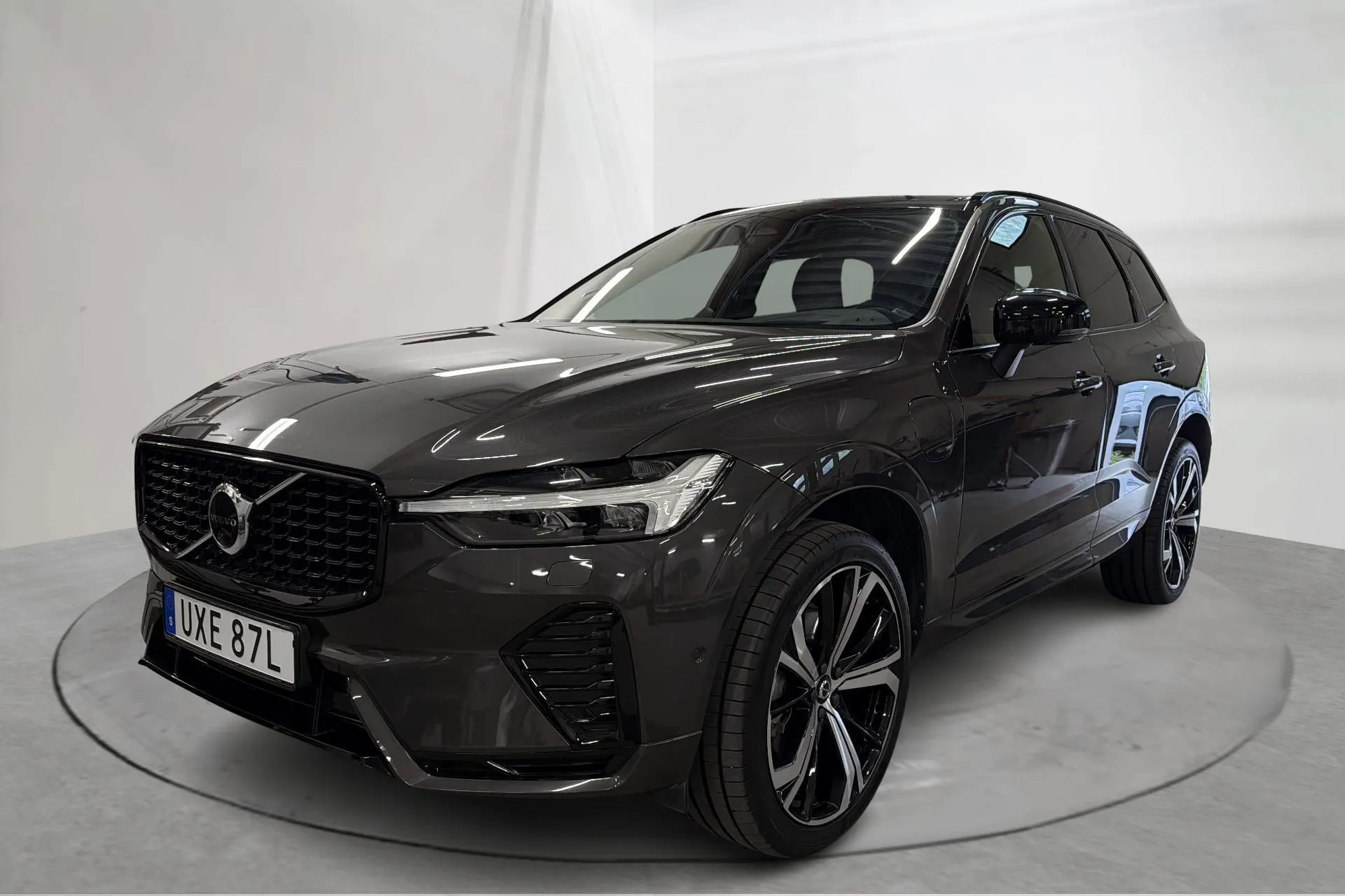 Presentationsfoto 1 av 21: Volvo XC60 T8 AWD Recharge (455hk) - 6 470 mil - Automat - grå - 2022