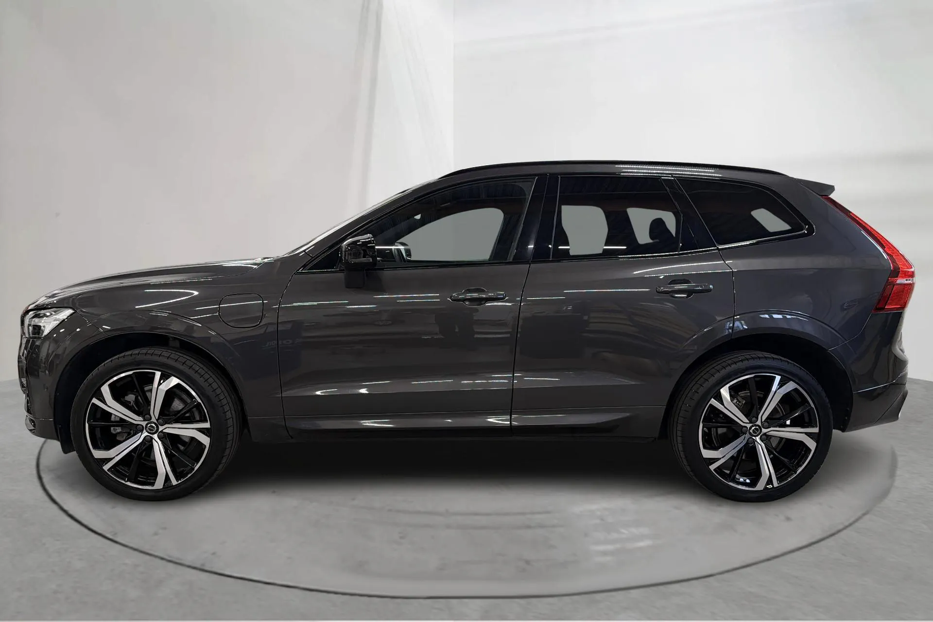 Presentationsfoto 2 av 21: Volvo XC60 T8 AWD Recharge (455hk) - 6 470 mil - Automat - grå - 2022