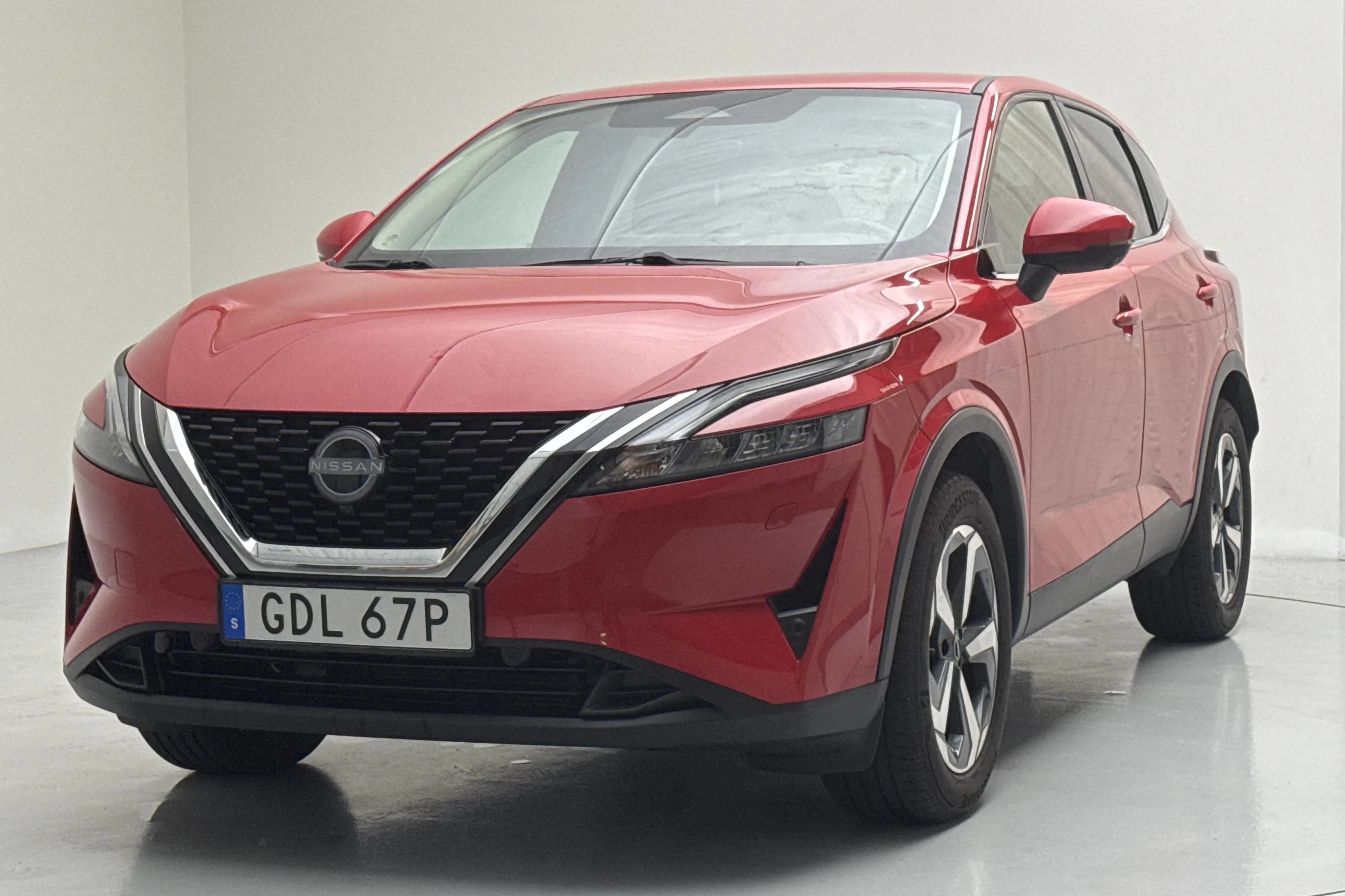 Presentation photo 1 of 15: Nissan Qashqai 1.3 MHEV 4WD (158hk) - 34 240 km - Automatic - red - 2024