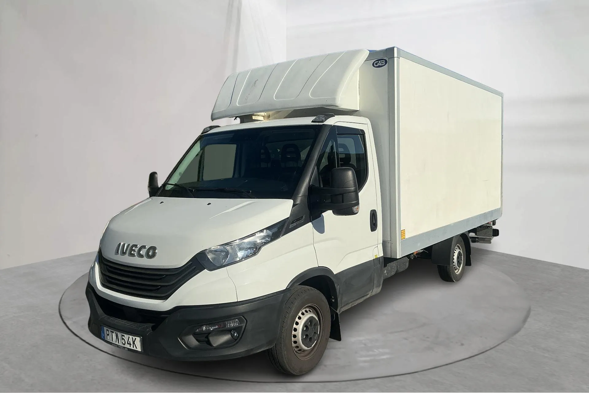 Presentation photo 1 of 9: Iveco Daily Volymskåp 35 2.3 (136hk) - 62 900 km - Automatic - white - 2024