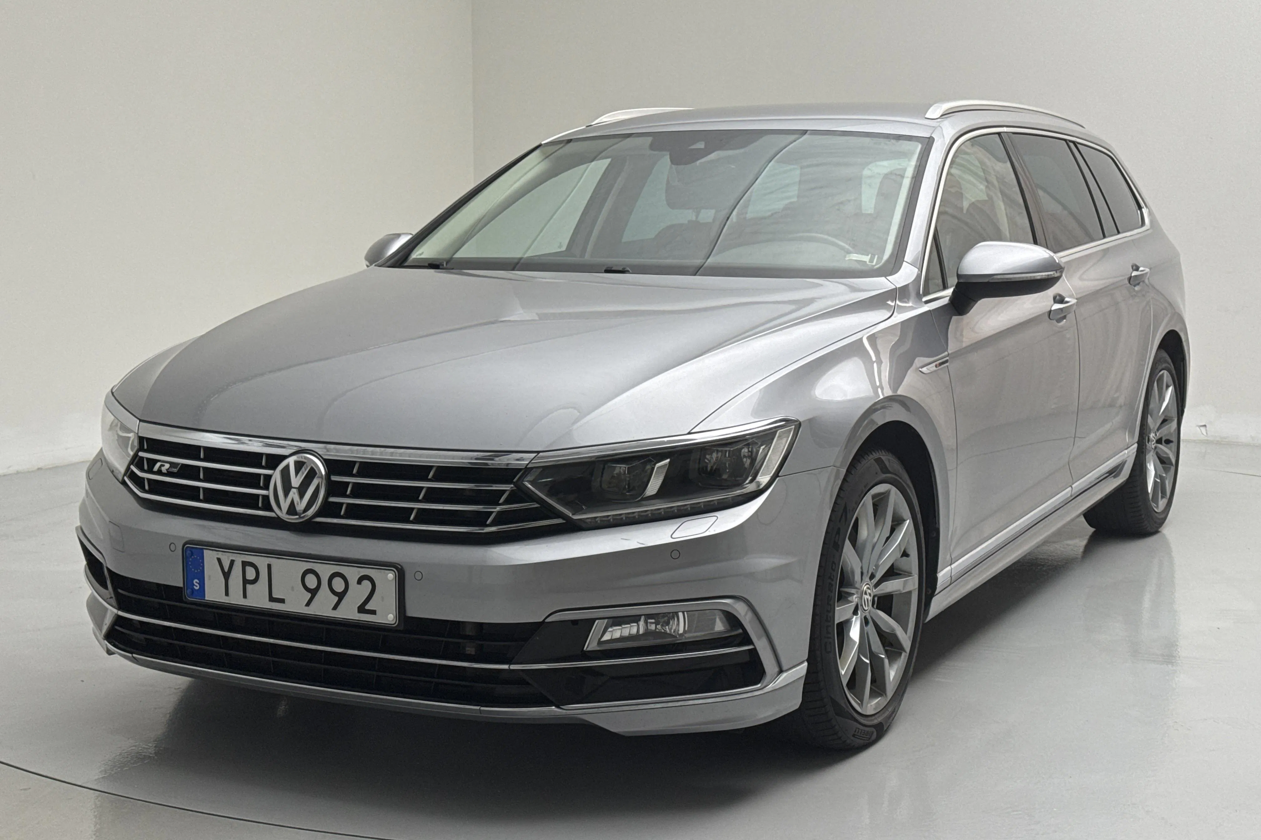 Presentation photo 1 of 15: VW Passat 2.0 TDI Sportscombi 4MOTION (190hk) - 119 480 km - Automatic - silver - 2018
