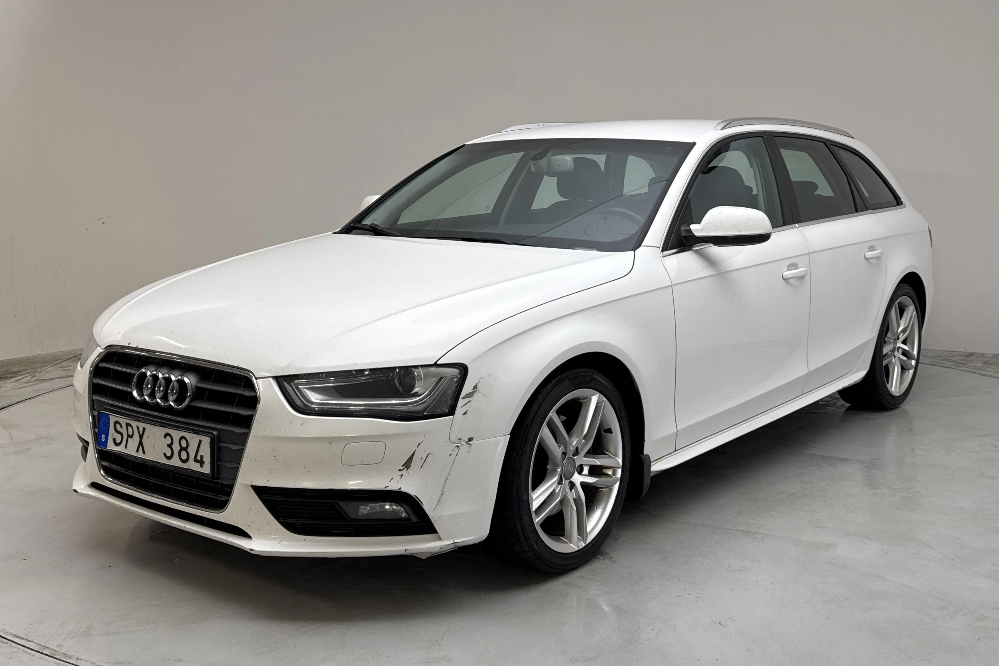 Presentation photo 1 of 13: Audi A4 2.0 TDI Avant (143hk) - 292 540 km - Automatic - white - 2013