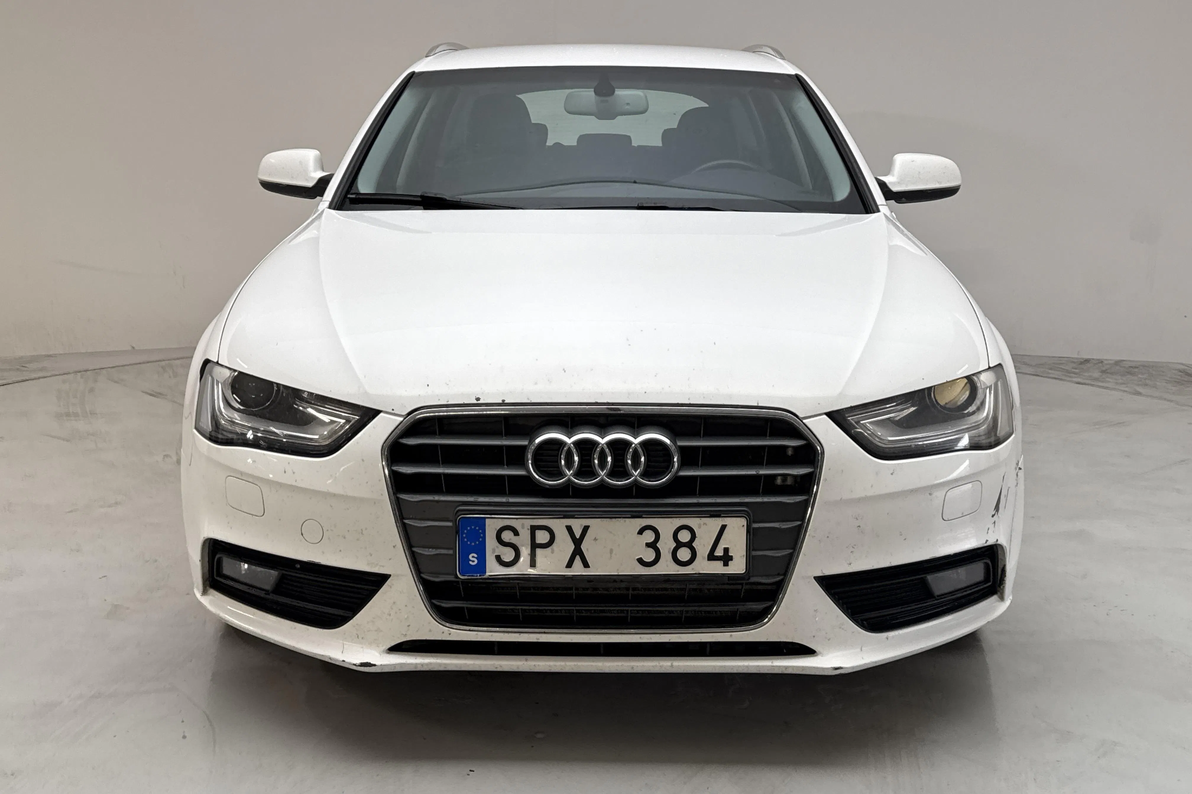 Presentation photo 2 of 13: Audi A4 2.0 TDI Avant (143hk) - 292 540 km - Automatic - white - 2013