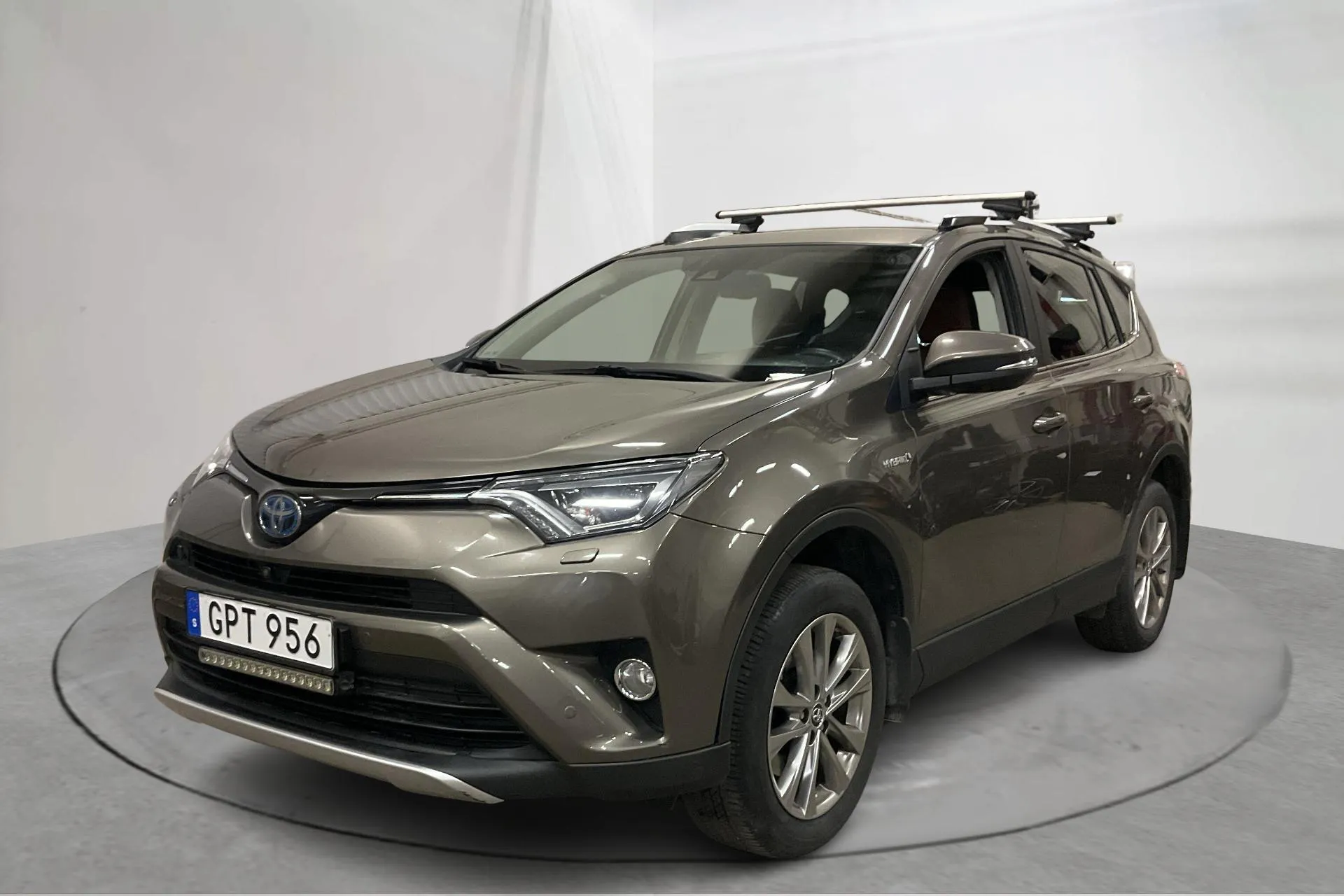 Presentationsfoto 1 av 20: Toyota RAV4 2.5 HSD AWD (197hk) - 11 386 mil - Automat - brun - 2016
