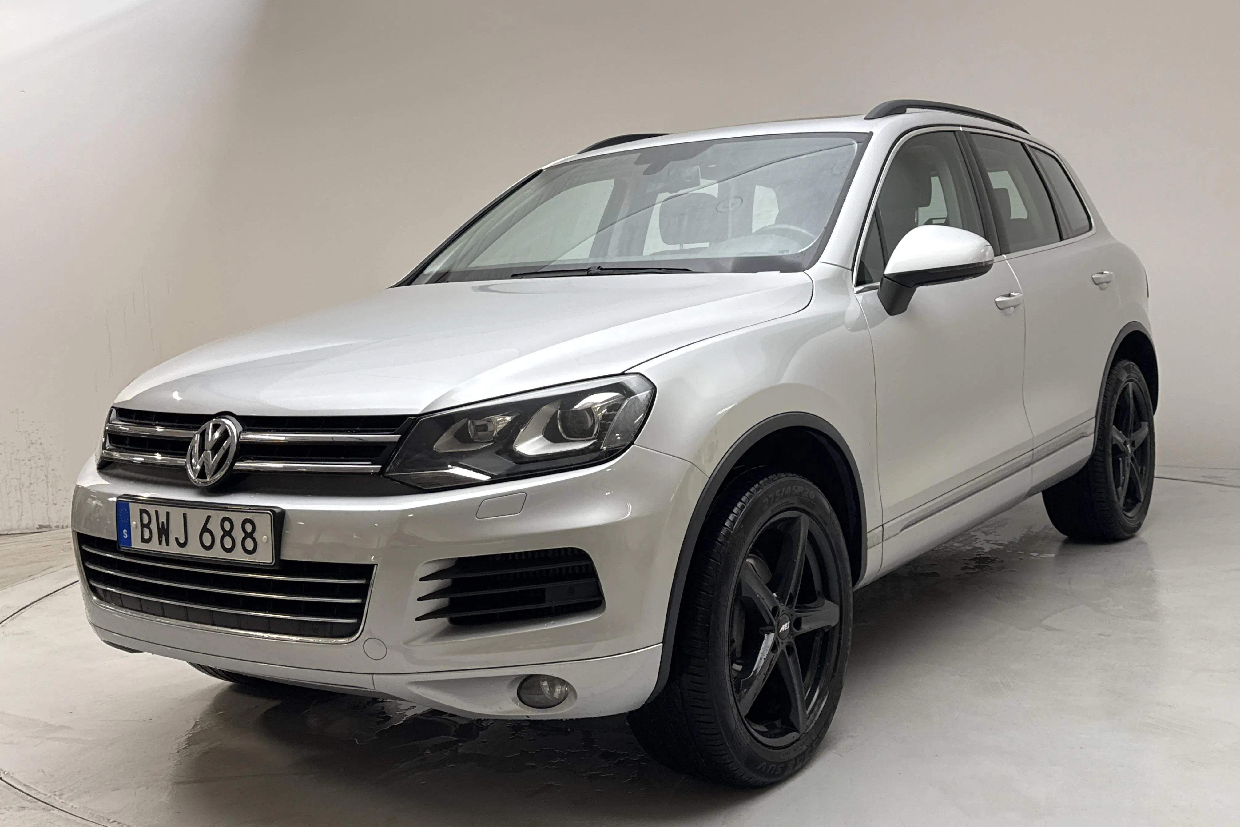 Presentationsfoto 1 av 14: VW Touareg V6 TDI BlueMotion Technology (204hk) - 17 247 mil - Automat - silver - 2014