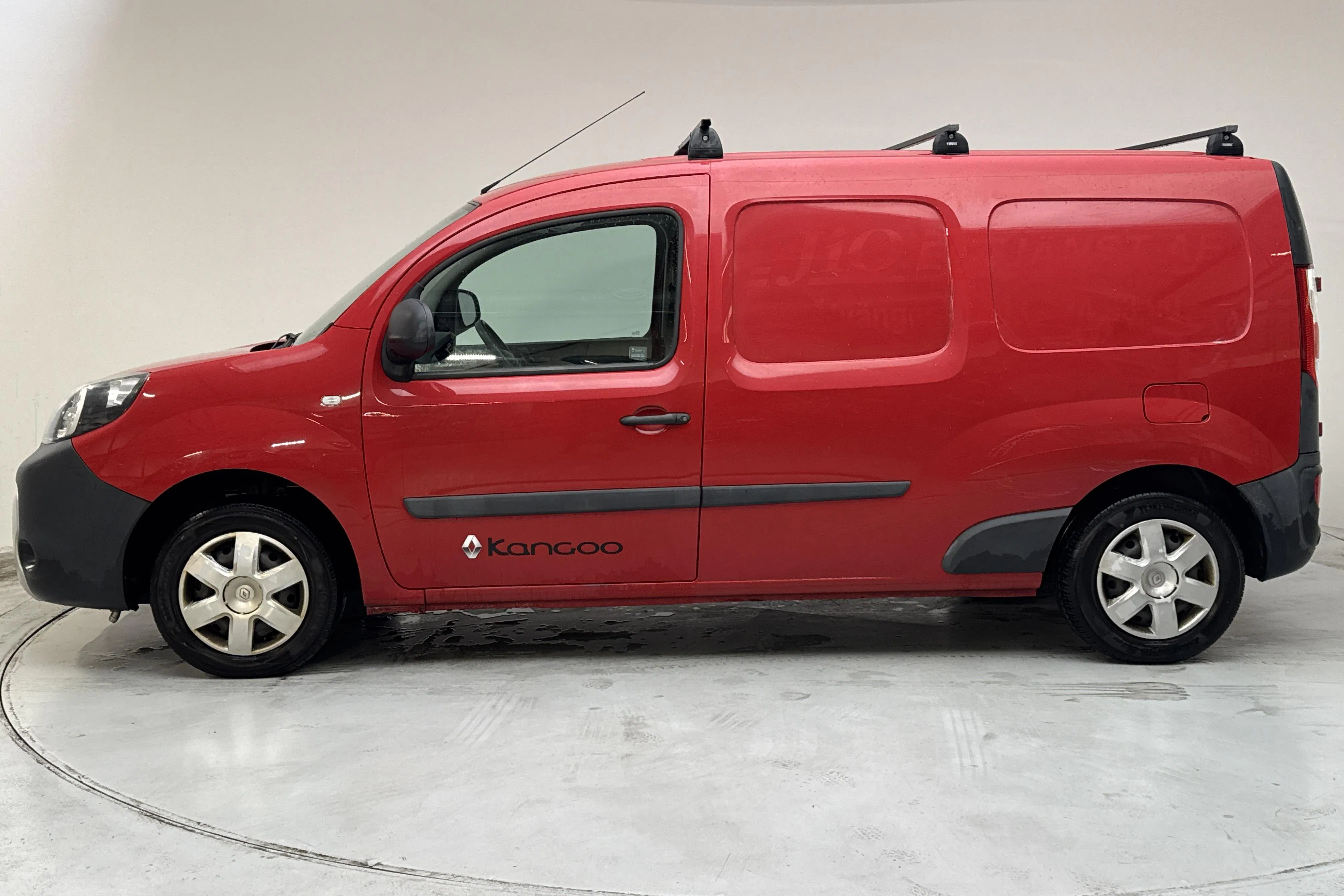 Presentationsfoto 2 av 11: Renault Kangoo 1.5 dCi Maxi skåp (90hk) - 12 429 mil - Manuell - röd - 2016