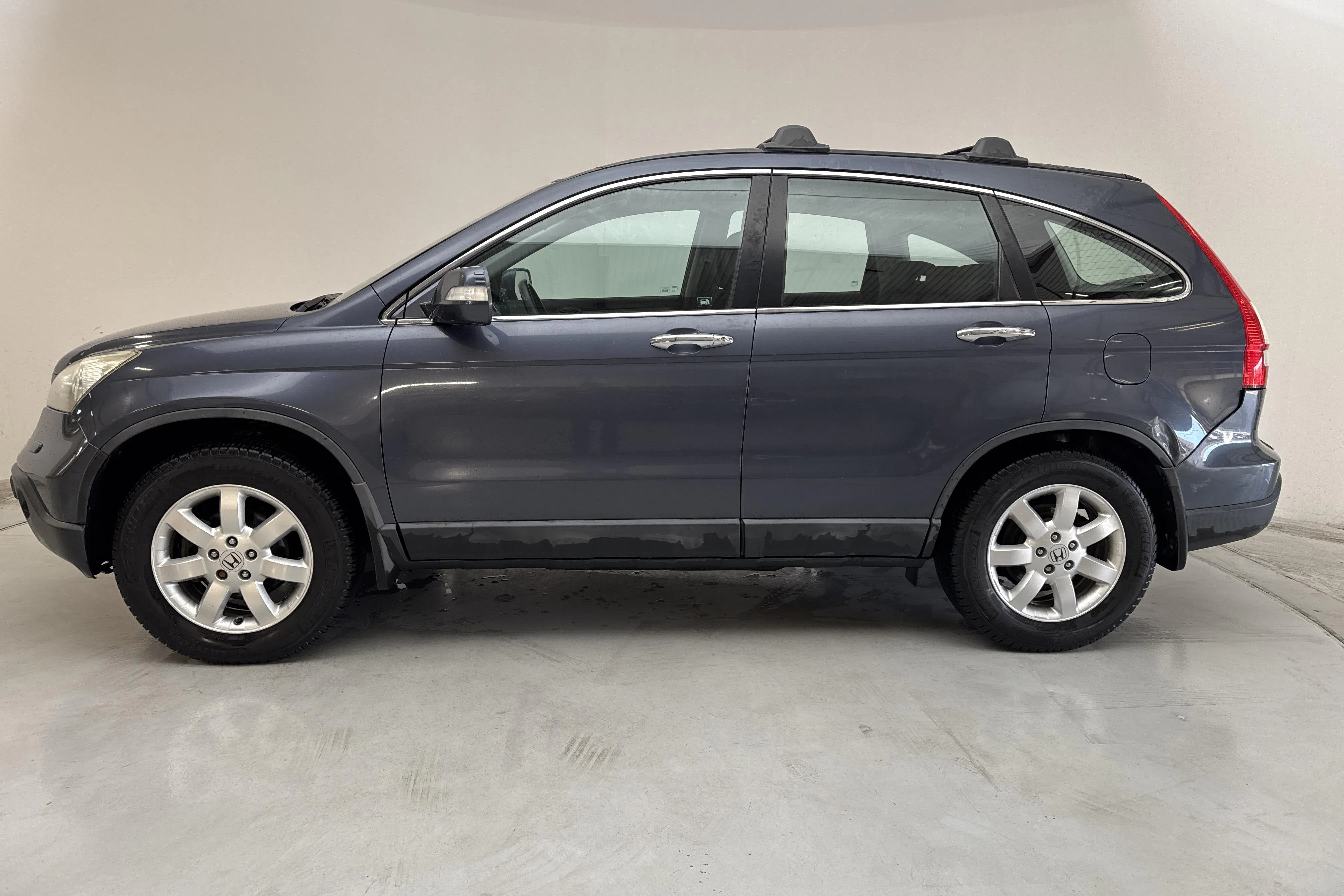 Presentationsfoto 2 av 12: Honda CR-V 2.0 (150hk) - 21 632 mil - Automat - Mörkgrå - 2007