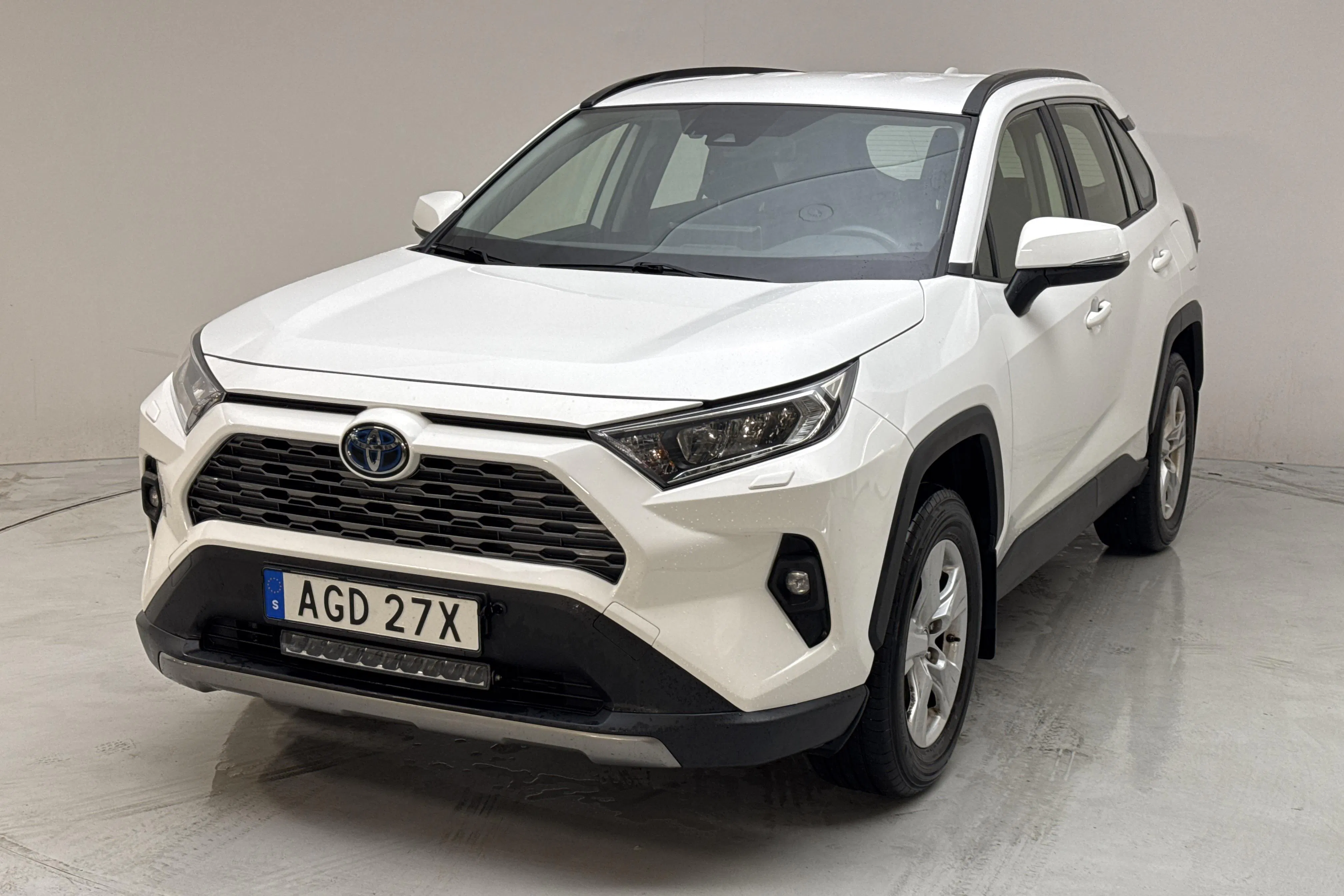 Presentation photo 1 of 12: Toyota RAV4 2.5 HSD AWD (222hk) - 184 900 km - Automatic - white - 2022