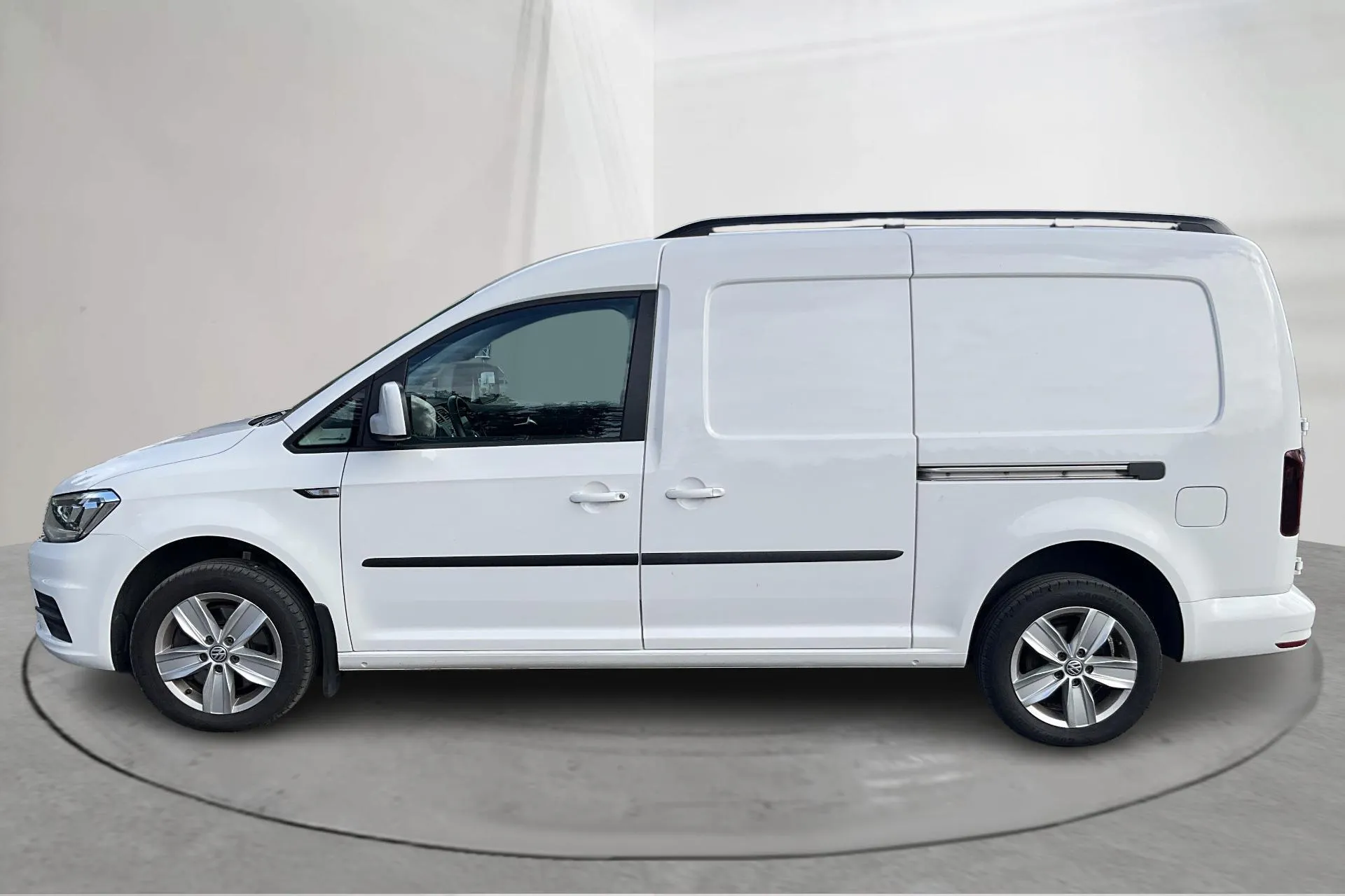 Presentationsfoto 2 av 14: VW Caddy 2.0 TDI Maxi Skåp 4MOTION (150hk) - 3 939 mil - Automat - vit - 2019