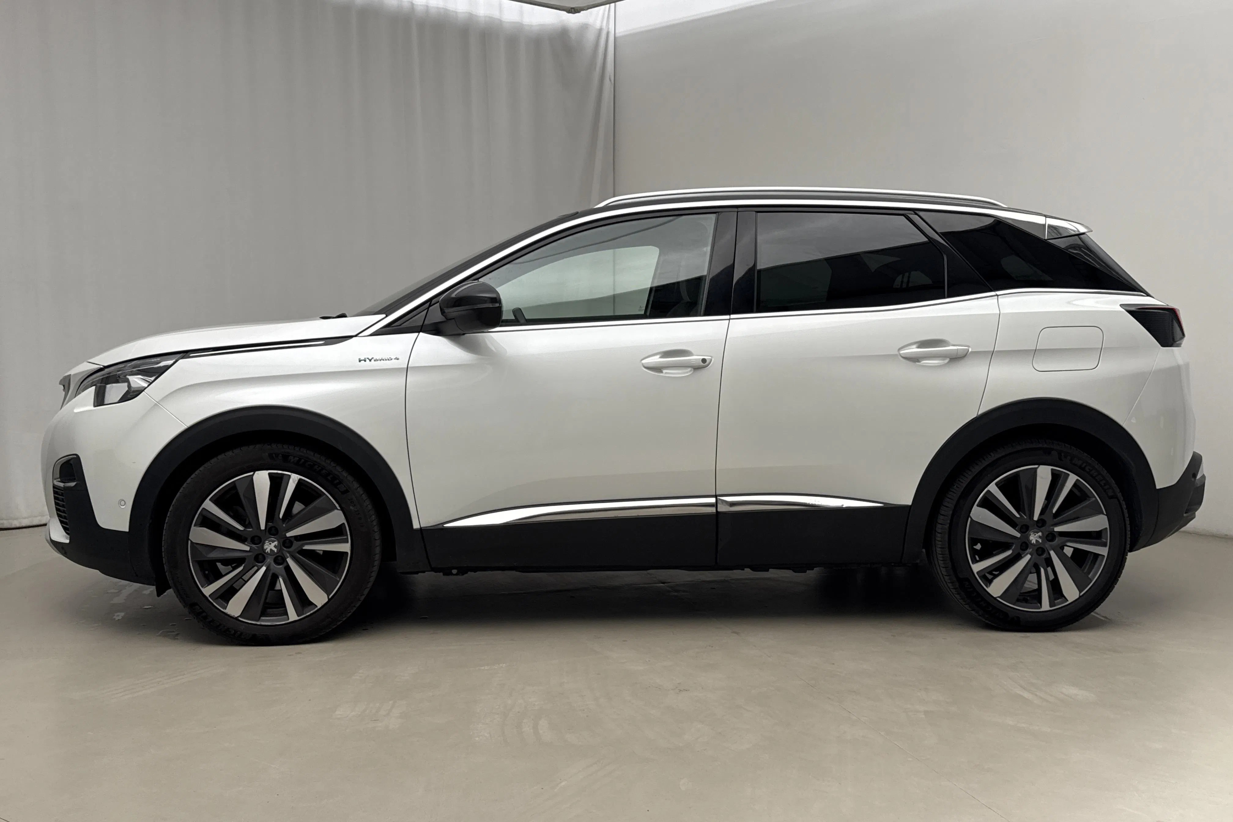 Presentationsfoto 2 av 19: Peugeot 3008 1.6 Plug-in Hybrid 4 (300hk) - 10 806 mil - Automat - vit - 2020