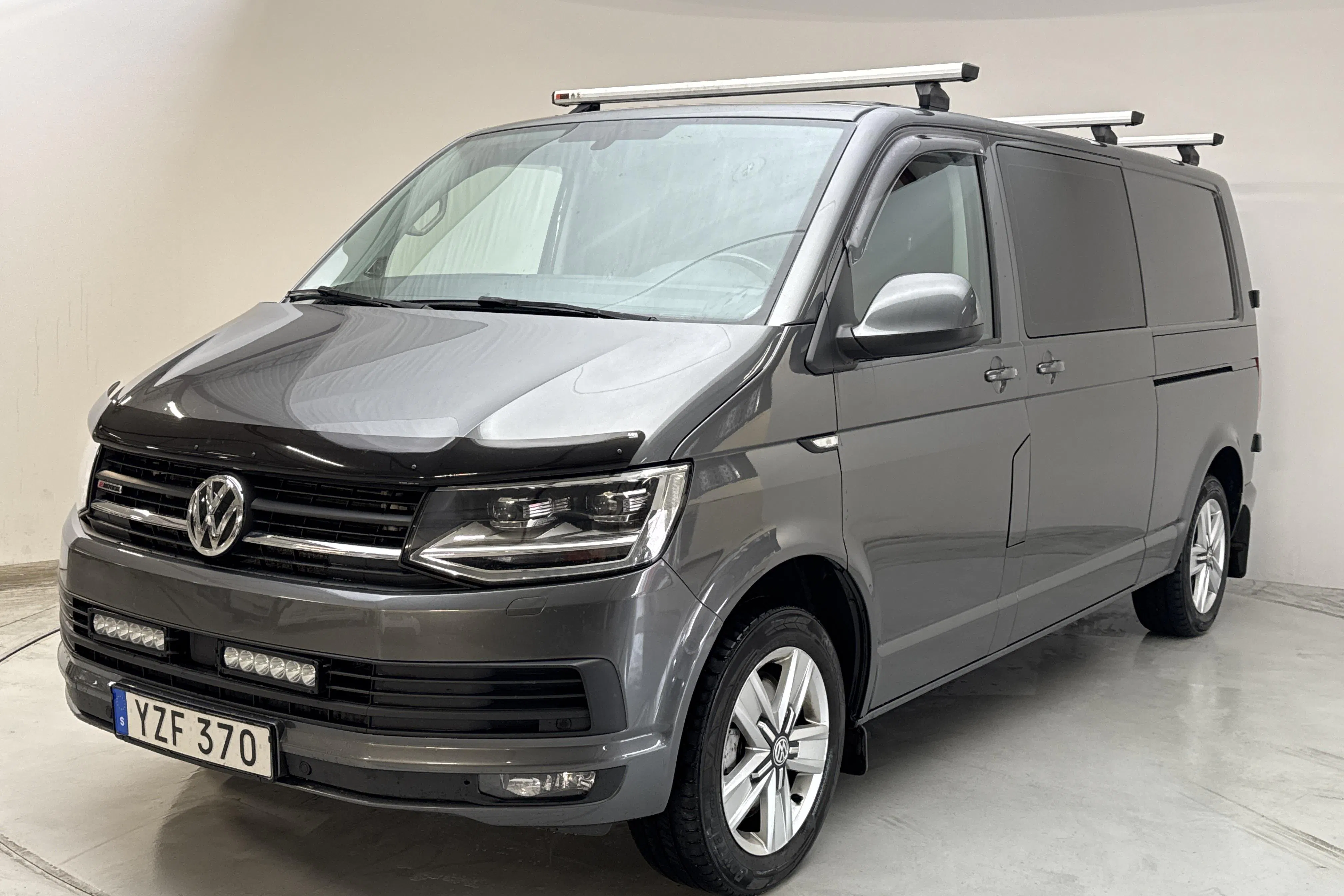 Presentationsfoto 1 av 17: VW Transporter T6 2.0 TDI BMT 4MOTION (204hk) - 13 002 mil - Automat - grå - 2018